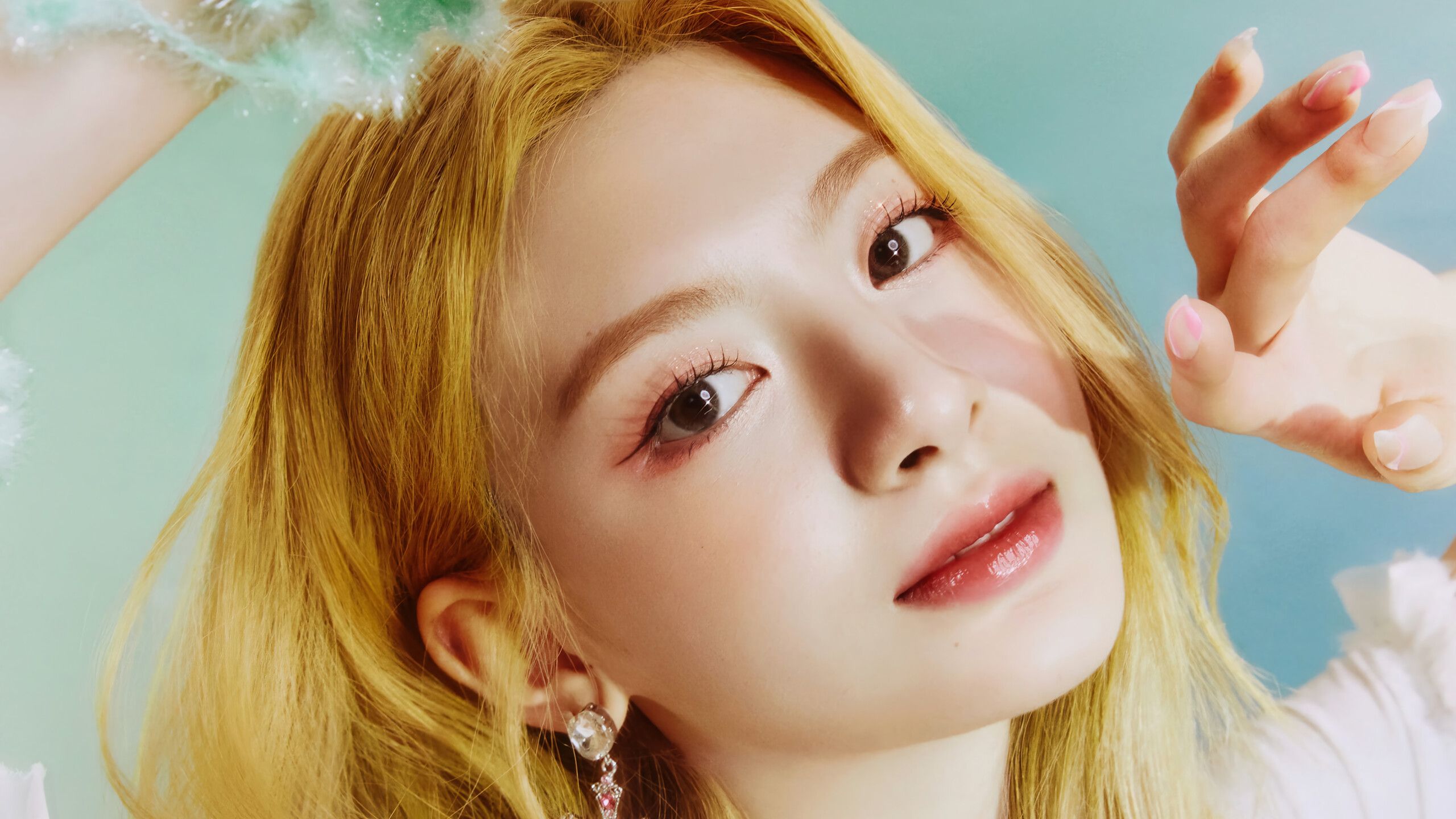 2560x1440 Seeun STAYC We Need Love 4K Wallpaper HD PC g