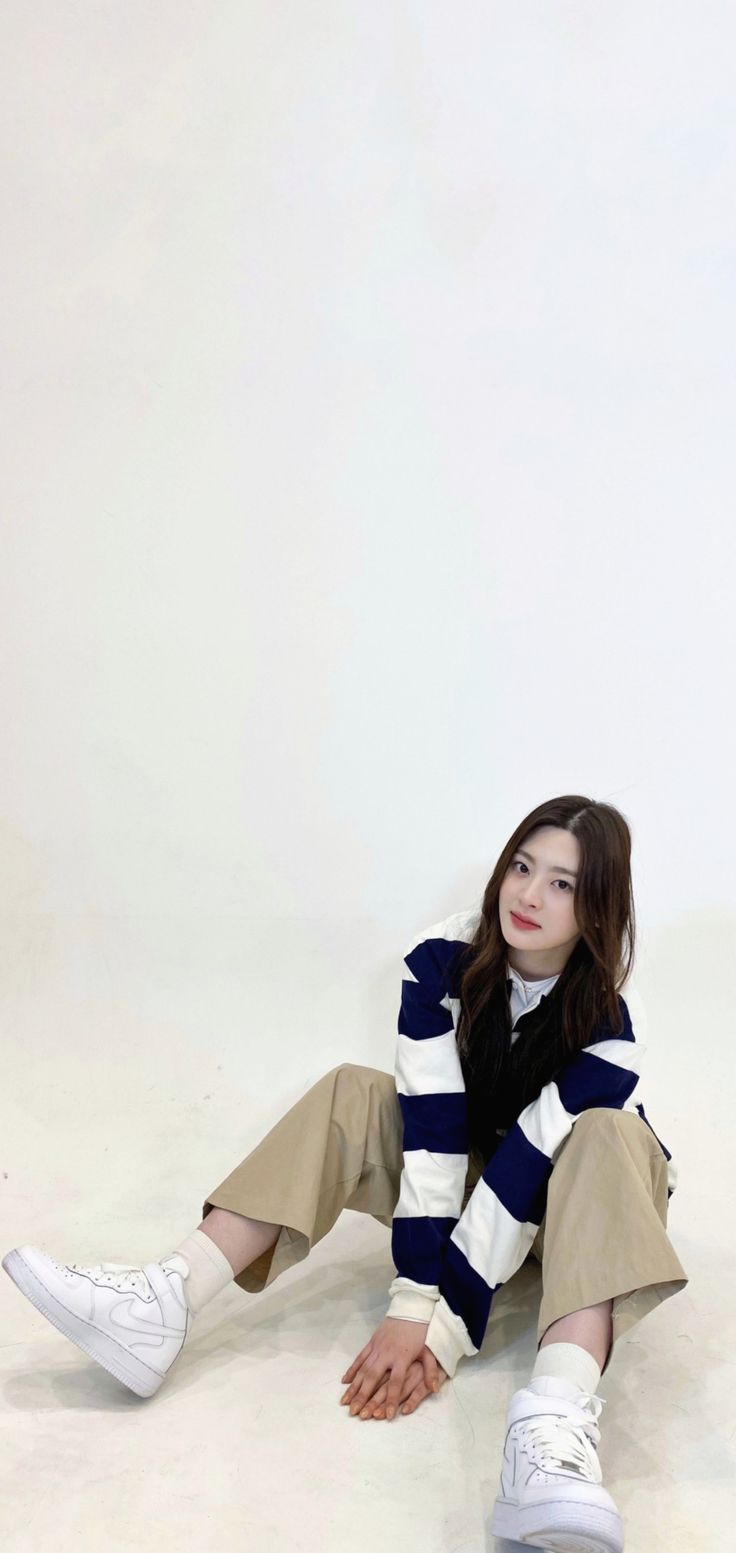 736x1553 Seeun Wallpaper