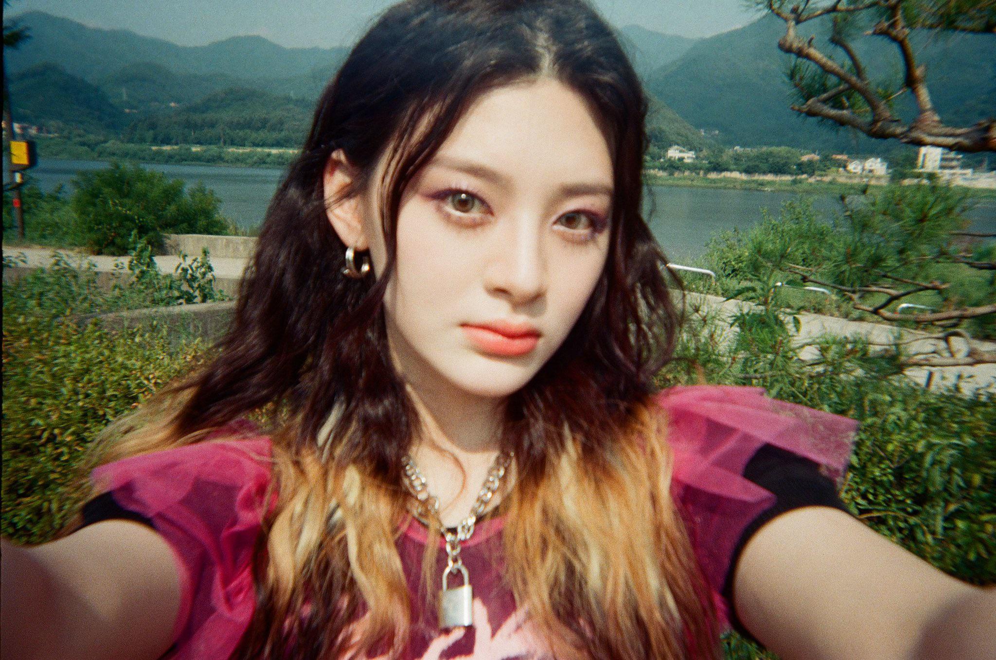 2048x1358 STAYC Twitter Update