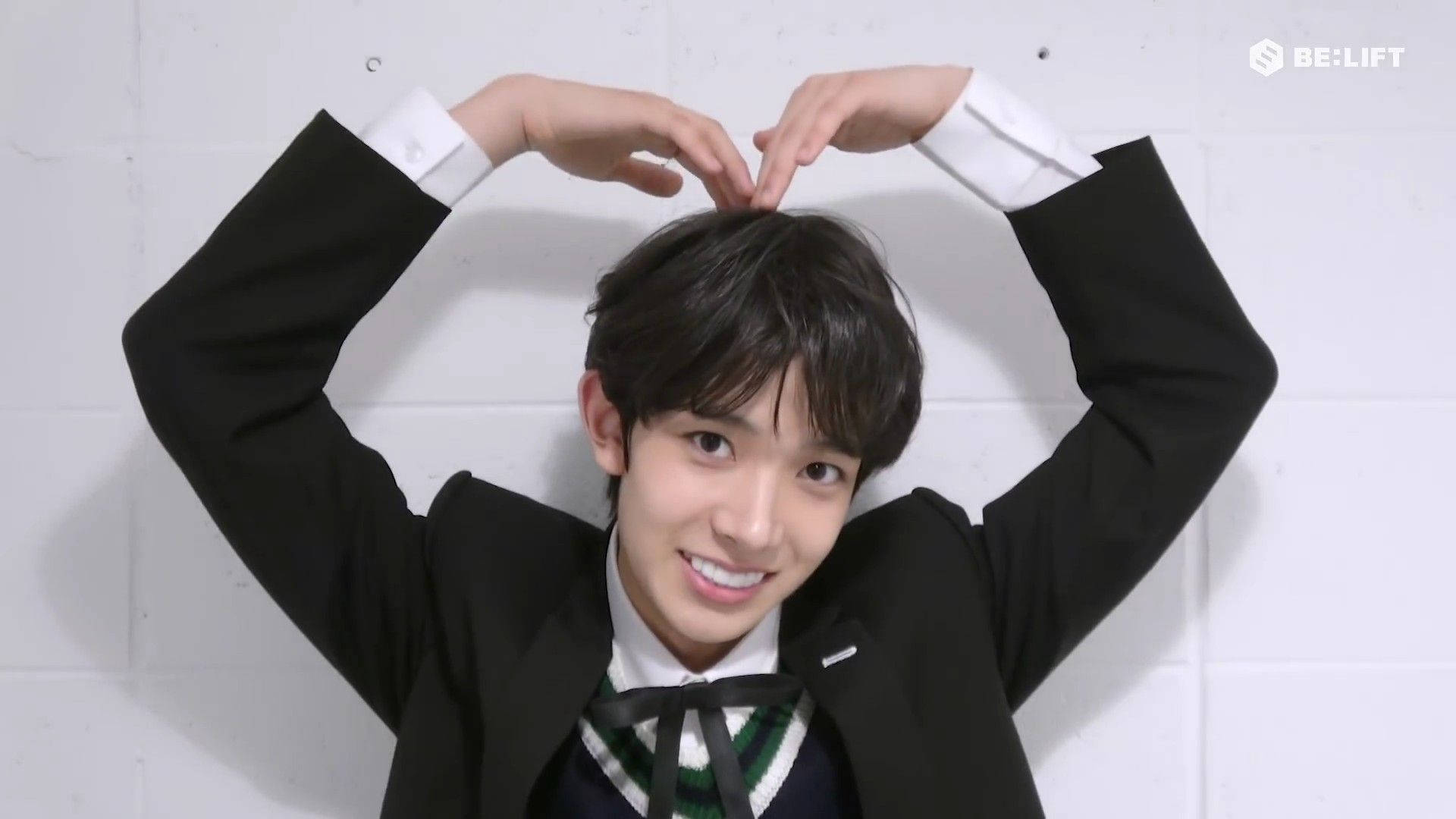1920x1080 Enhypen Heeseung Doing A Heart Pose Wallpaper