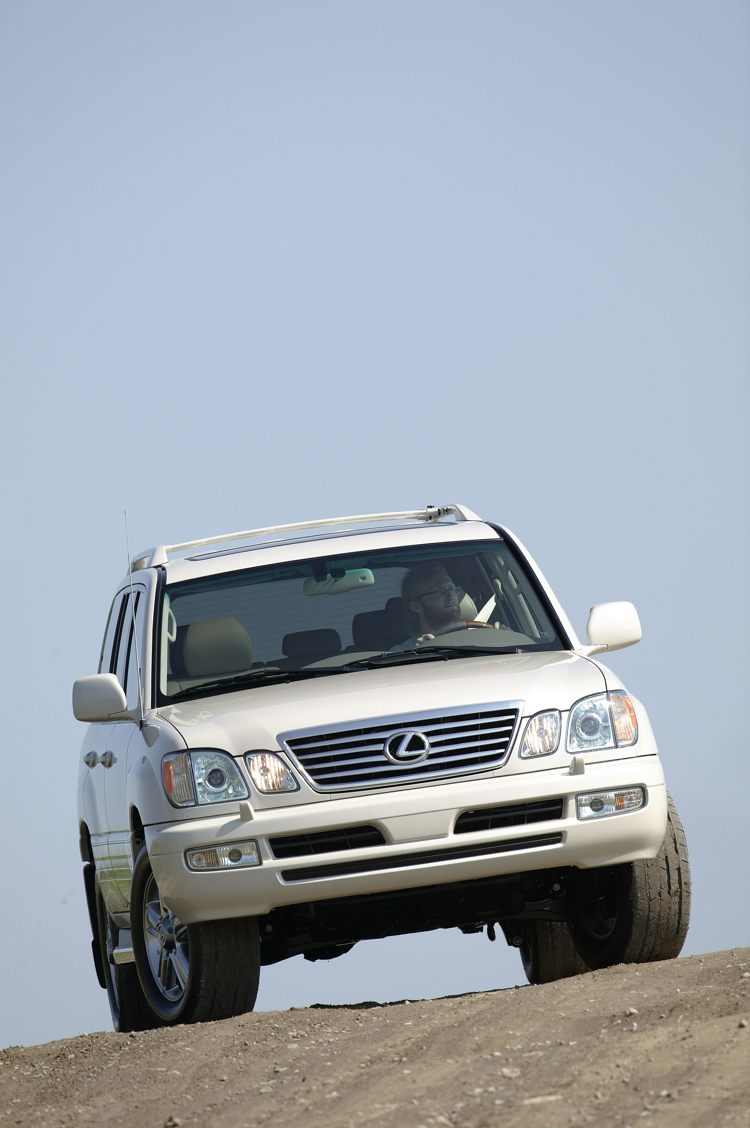 2594x3900 Lexus LX 470