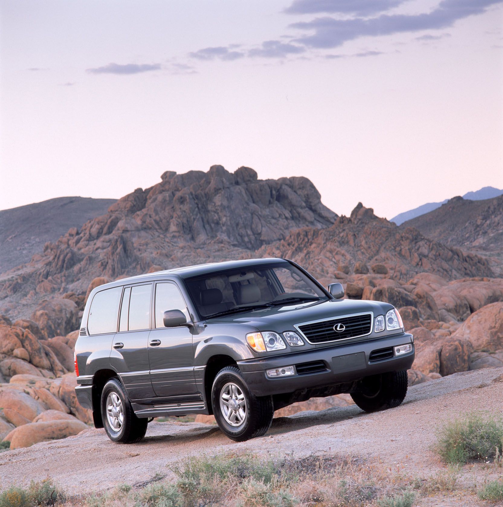 1665x1677 Lexus LX 470 photo Gallery with 9 pics