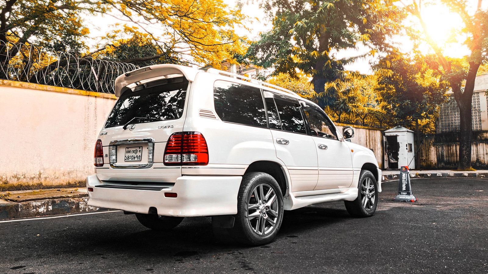 1600x900 Lexus LX470. samir alam nicky