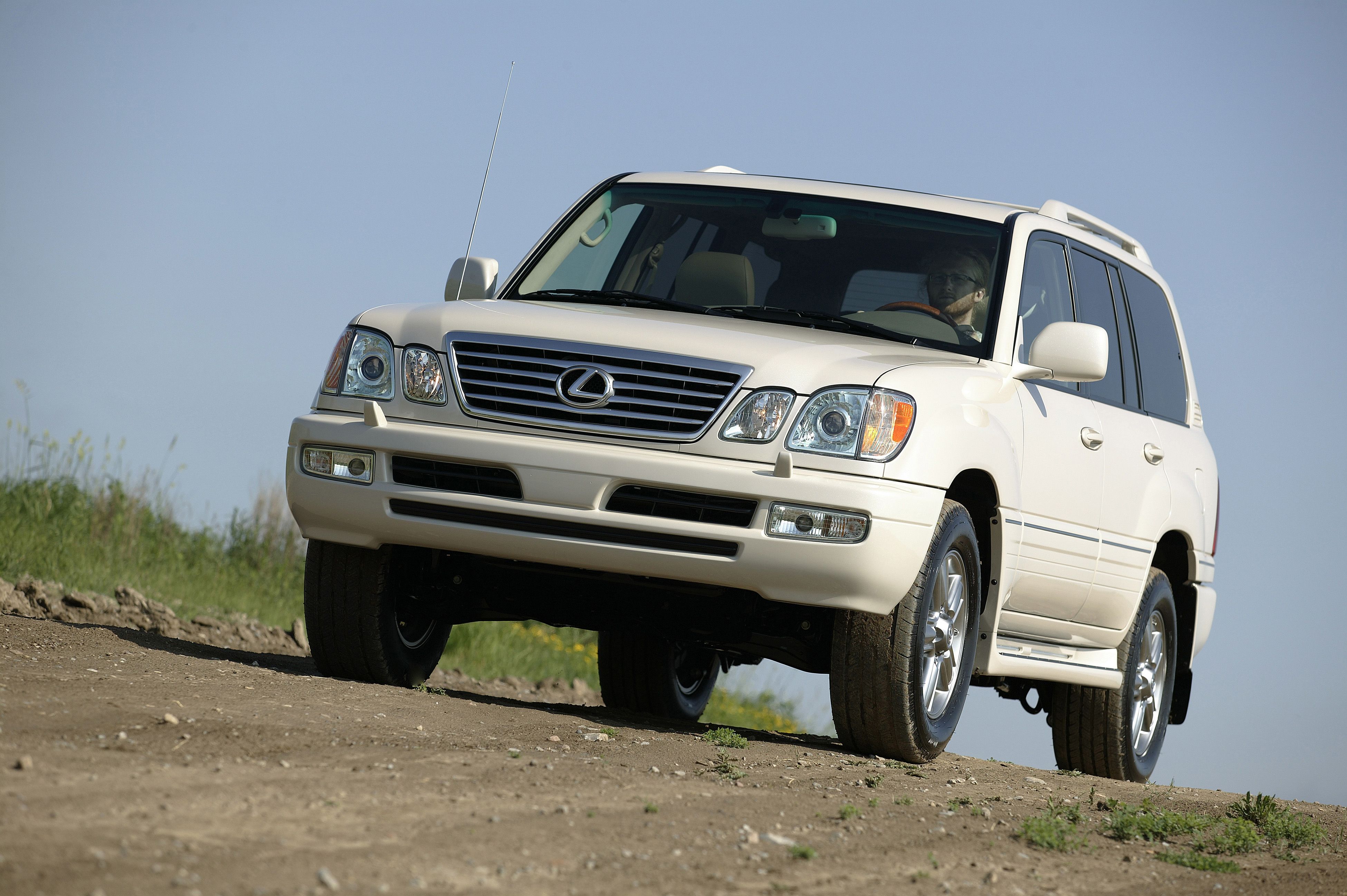3900x2594 Lexus LX 470