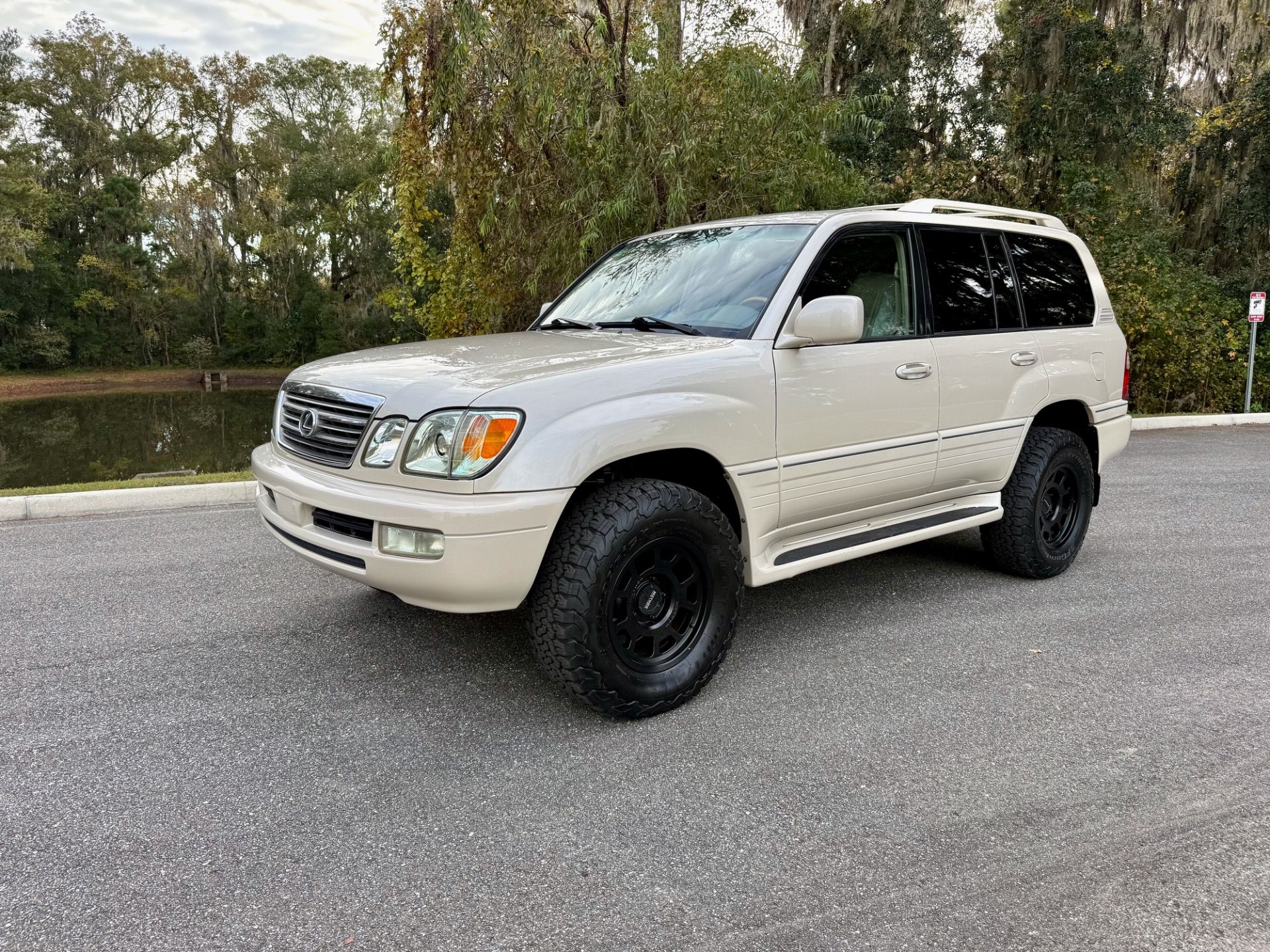 1920x1440 Used 2004 Lexus LX 470 RARE SANDOLLAR PEARL FRESH BUILD BEAUTIFUL (Sold). Kings Chariot Stock