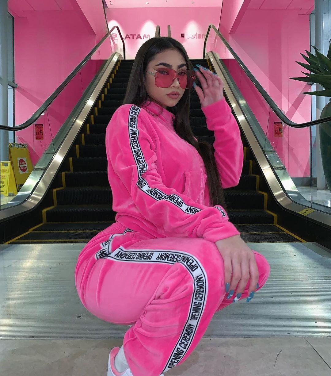 1080x1226 Paloma Mami Wallpaper