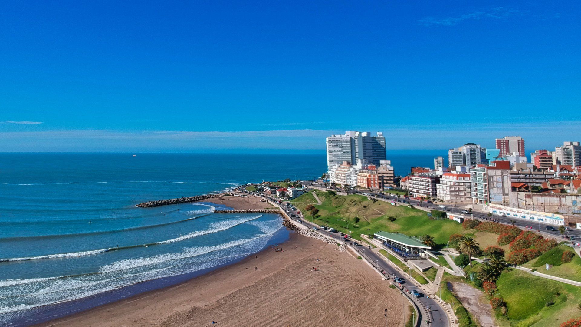 1920x1080 Kitesurfing in Mar del Plata: Mastering the Pampero Winds