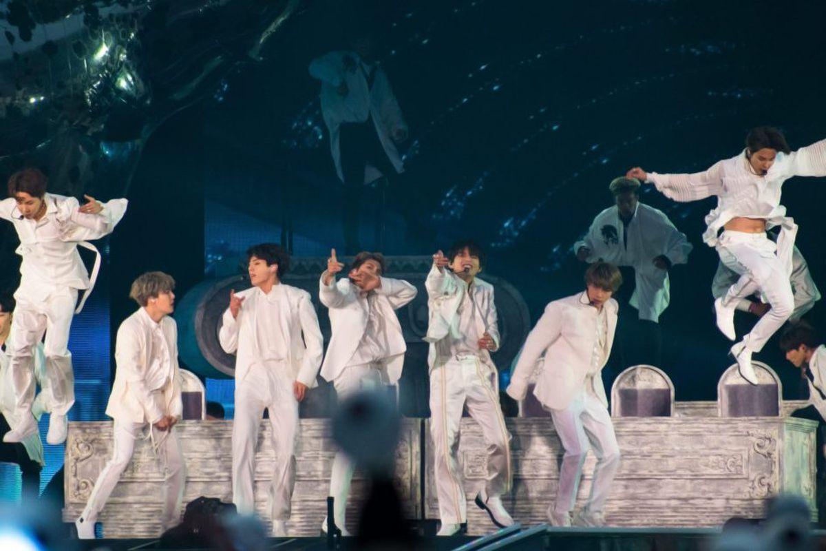 1200x800 BTS turns up the heat on frigid spring night at Chicago's Soldier
