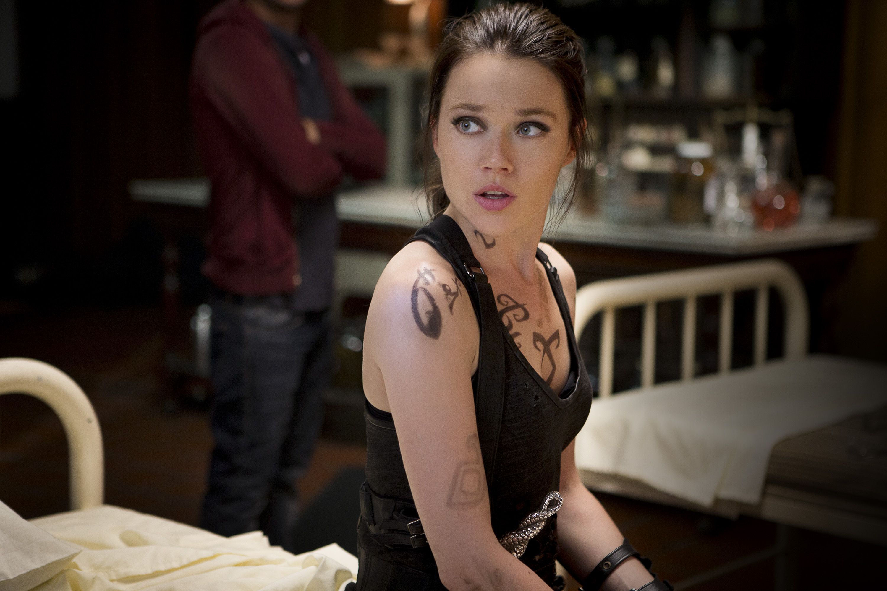 3000x2000 THE MORTAL INSTRUMENTS: CITY OF BONES Image Featuring Jemima West as Isabelle