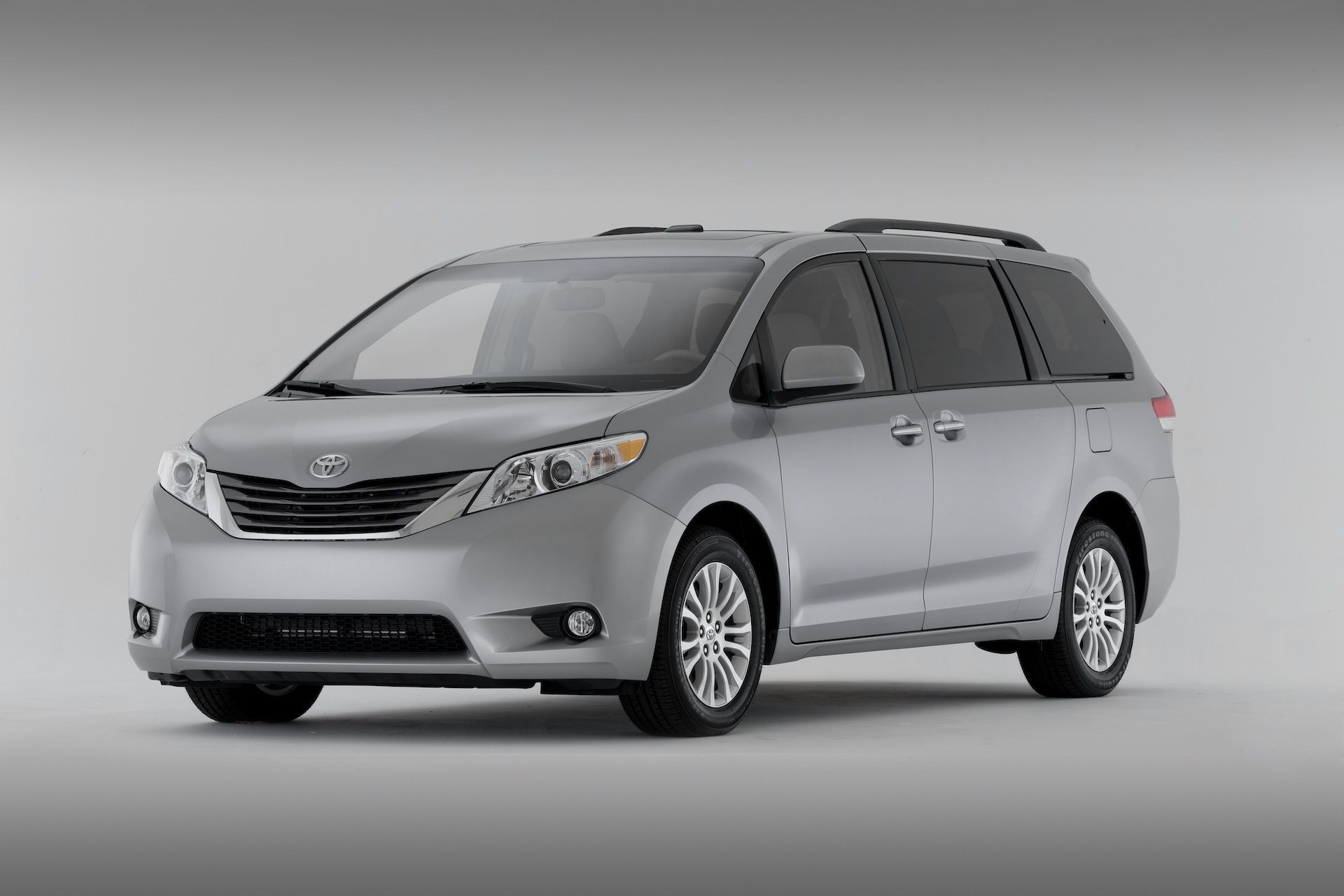 1920x1280 Toyota Sienna Wallpaper