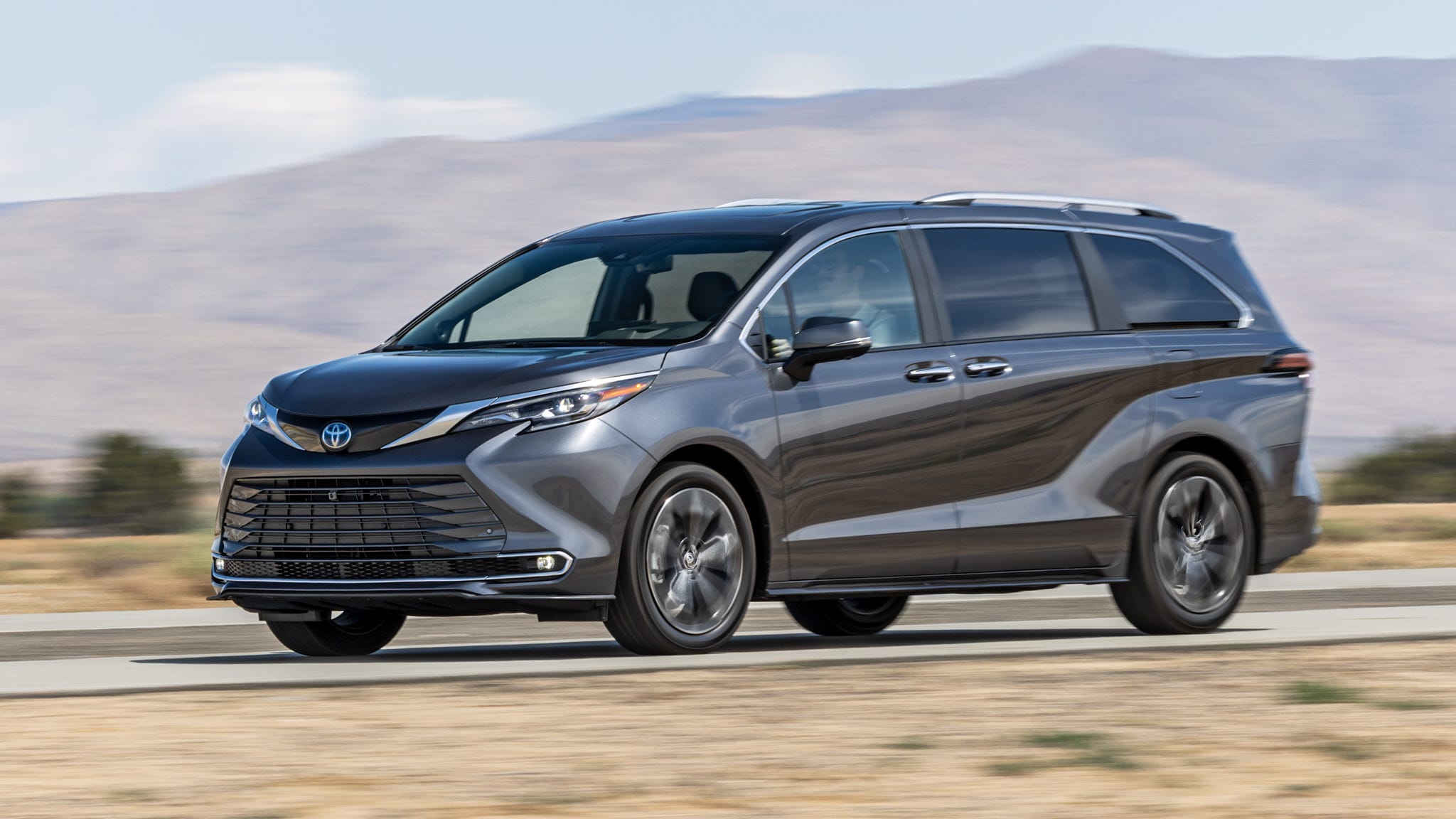2048x1152 Toyota Sienna Platinum First Test Review: It Sucks and It's Freezing