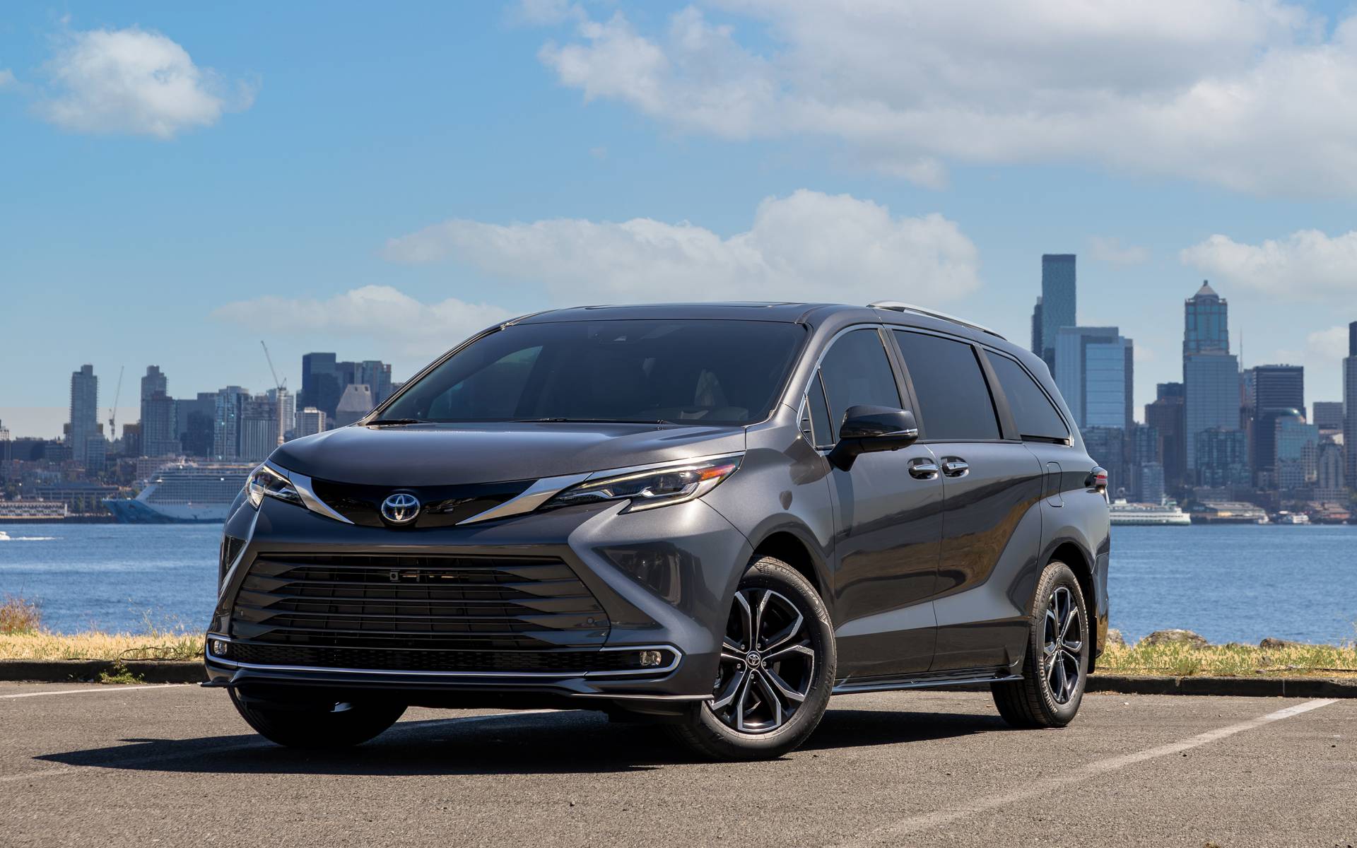 1920x1200 Toyota Sienna Adds a Bunch of Features Parents Will Love Car Guide