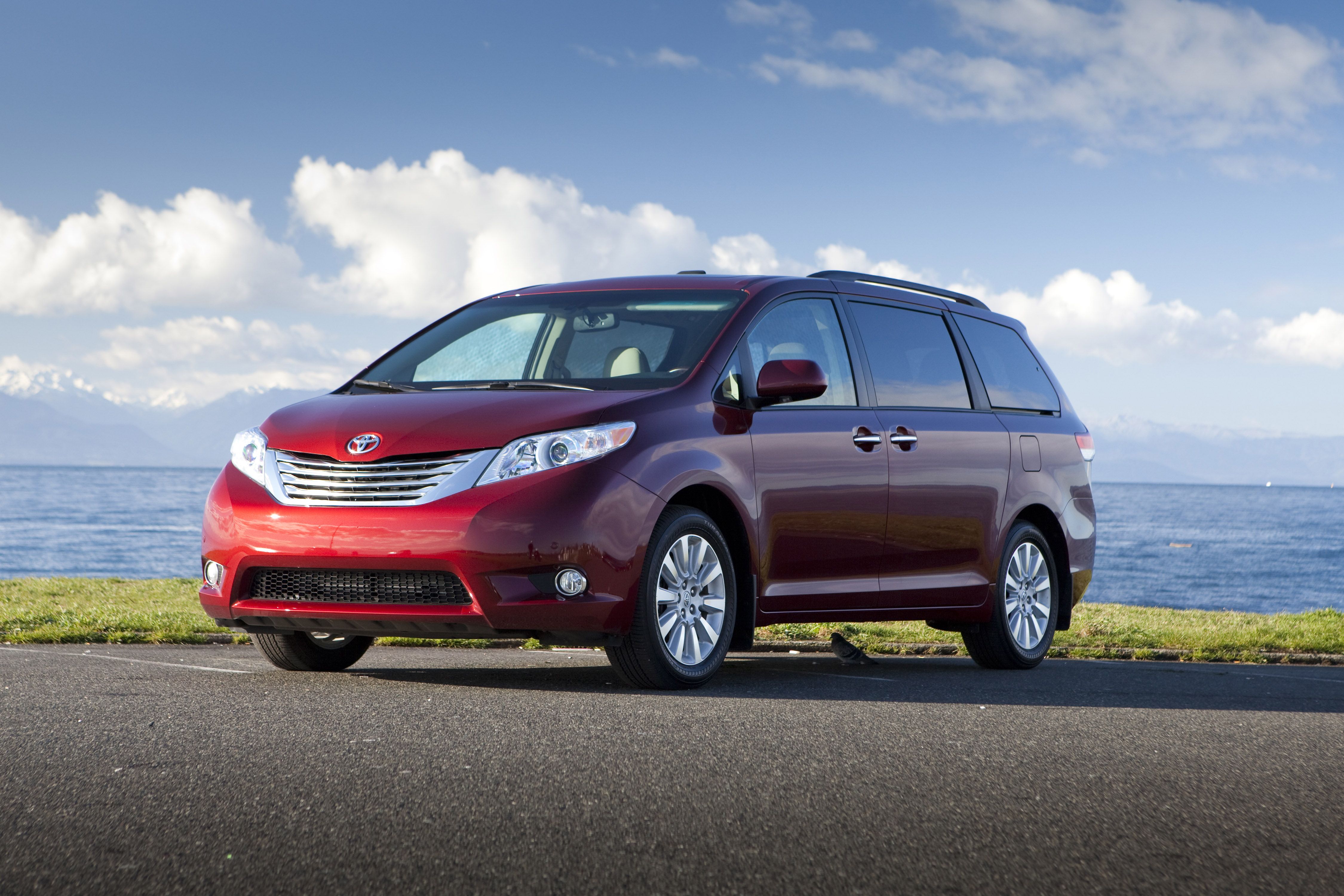 4500x3000 Toyota Sienna