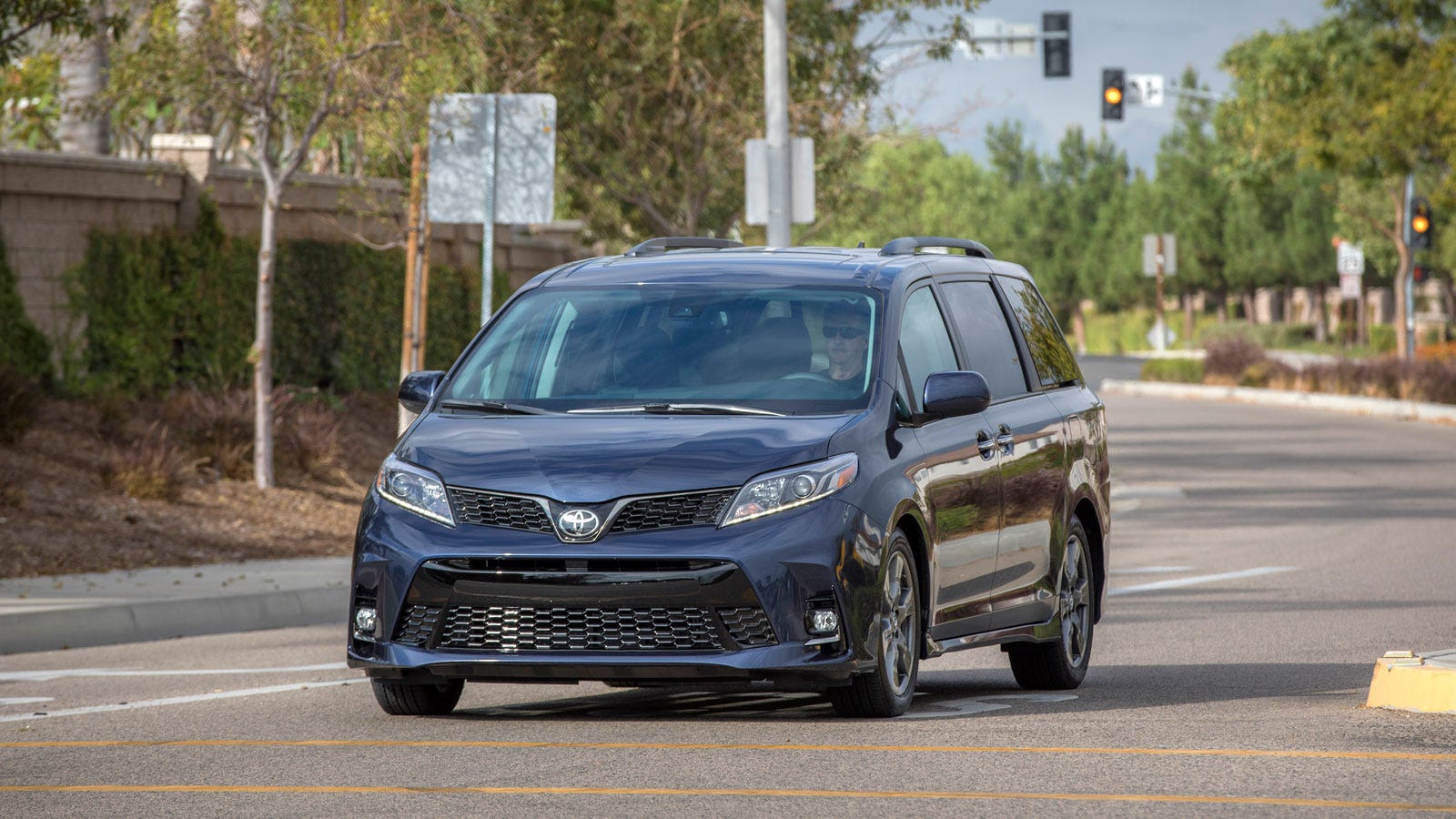 1600x900 Gallery: 2019 Toyota Sienna