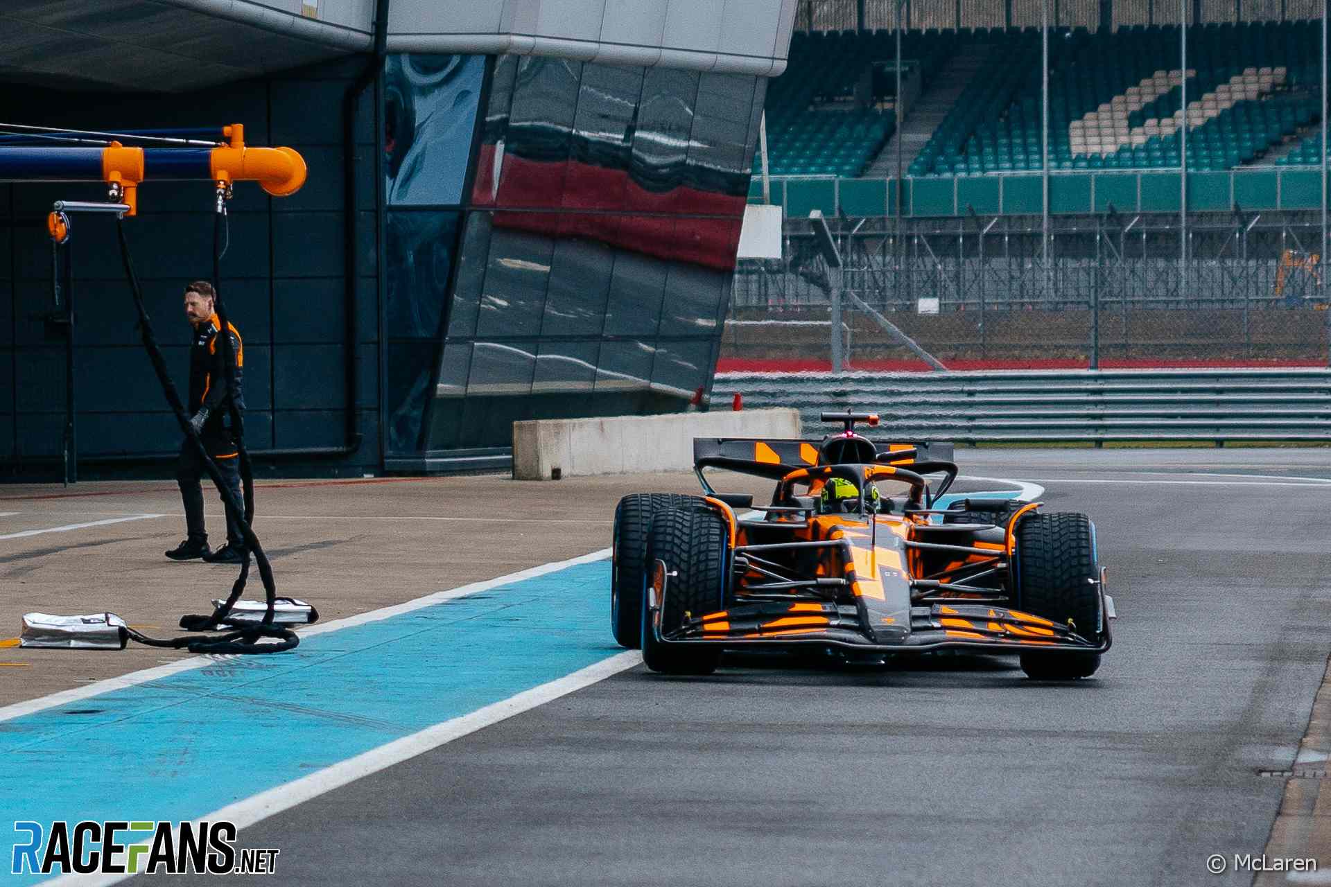 1920x1280 McLaren MCL39