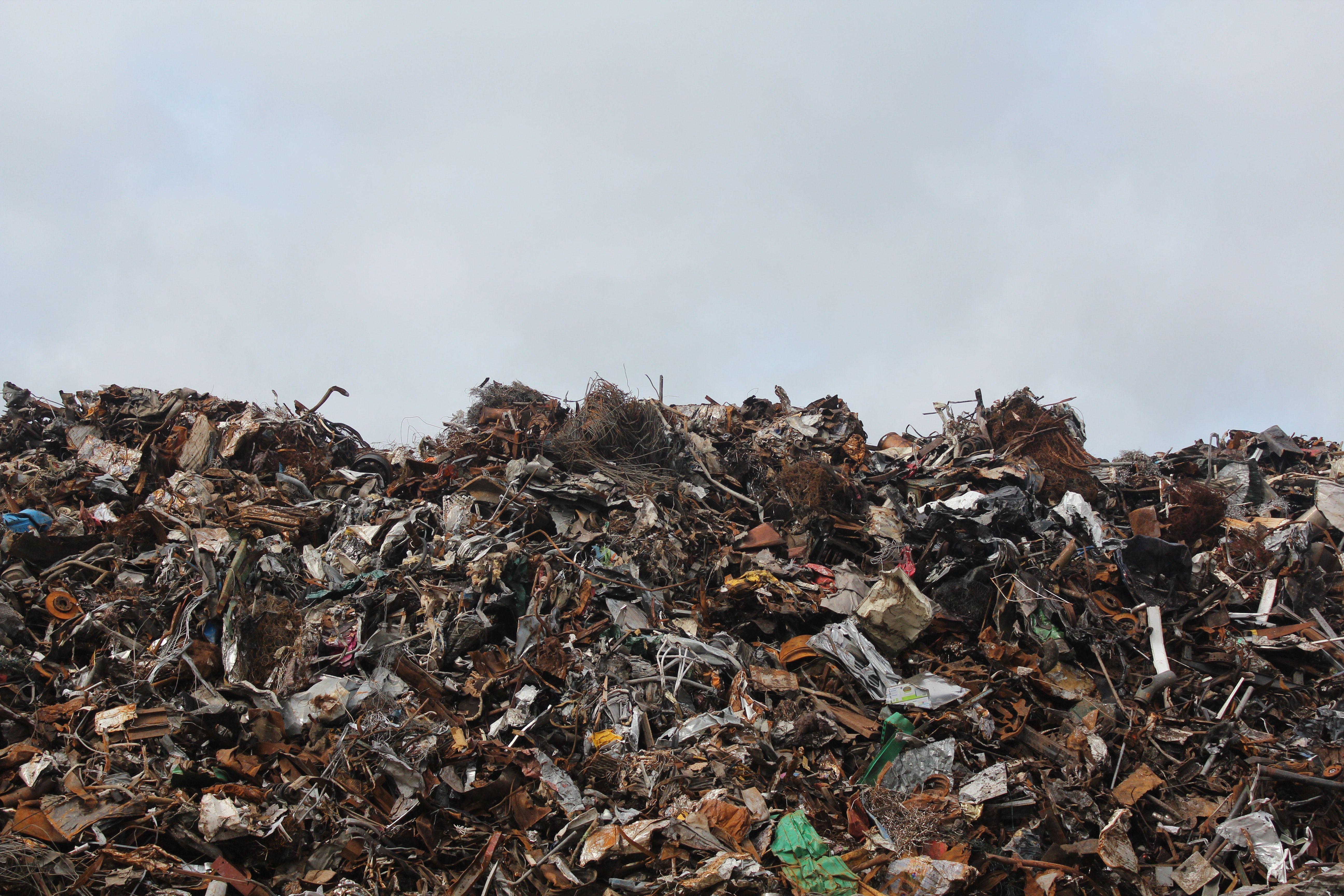 5184x3456 Brown Garbage · Free