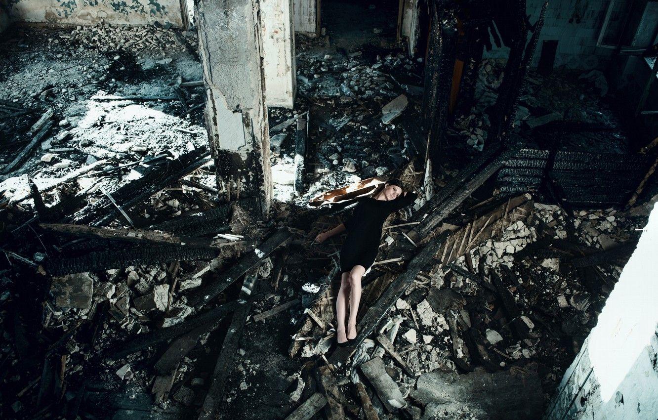 1332x850 Wallpaper look, girl, pose, garbage, model, portrait, dress