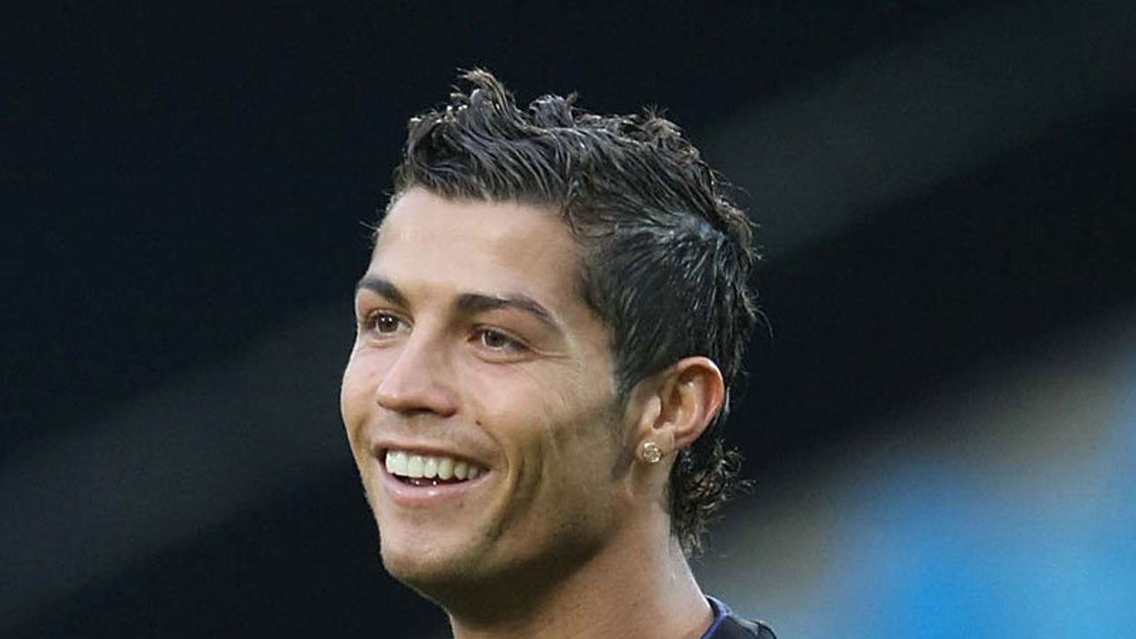 1600x900 Ronaldo happy with fans