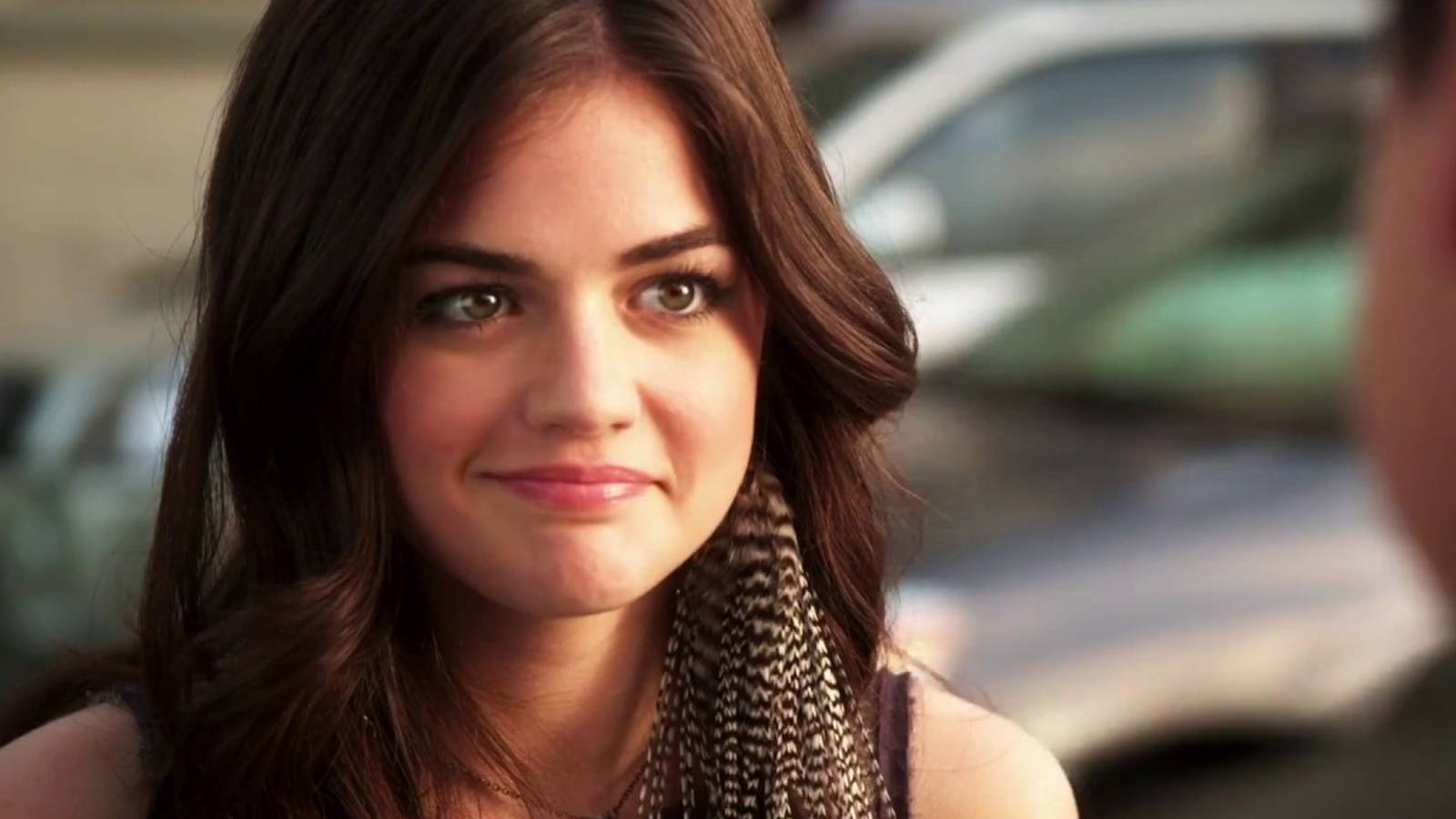 1600x900 Pretty Little Liars: 20 Things That Don't Make Sense About Aria Montgomery
