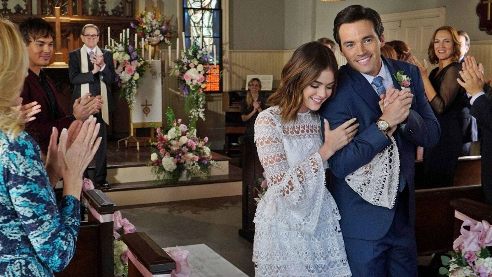 1600x900 Pretty Little Liars: Aria's 5 Best (& 5 Worst) Storylines