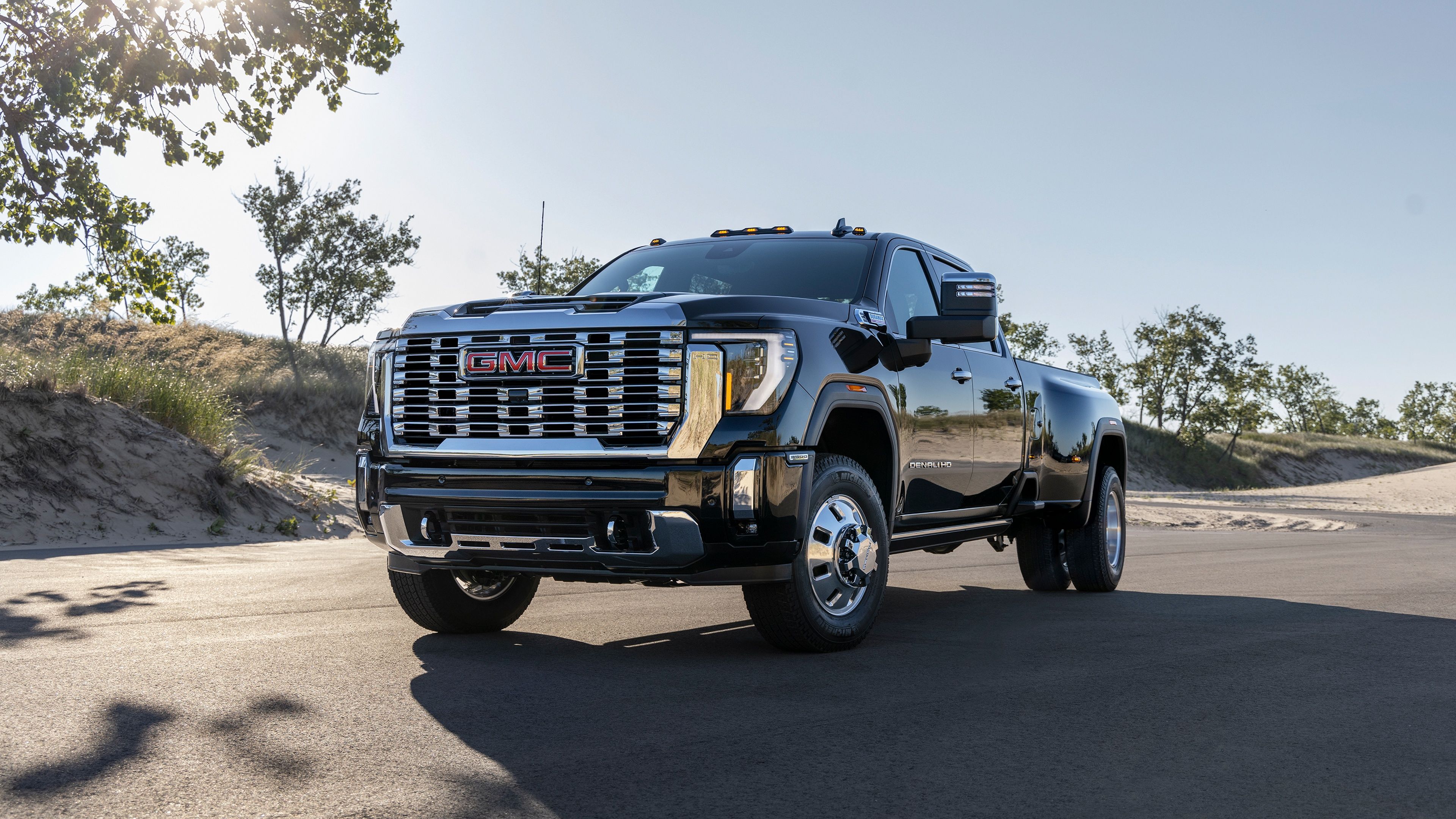 3840x2160 GMC Sierra 3500 HD Denali Crew Cab 4K Wallpaper