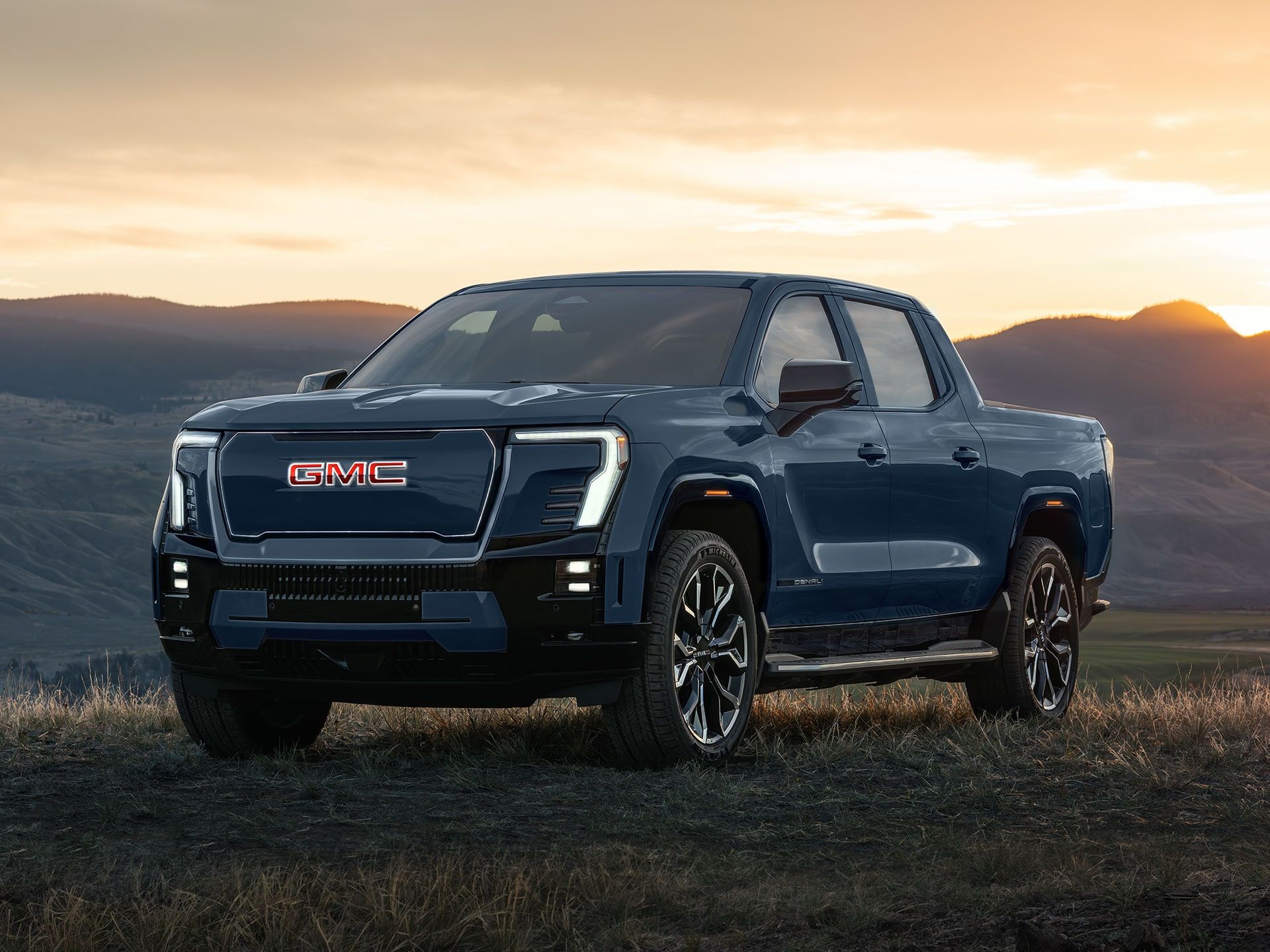 1920x1440 Sierra EV Denali. Luxury Electric Pickup Truck