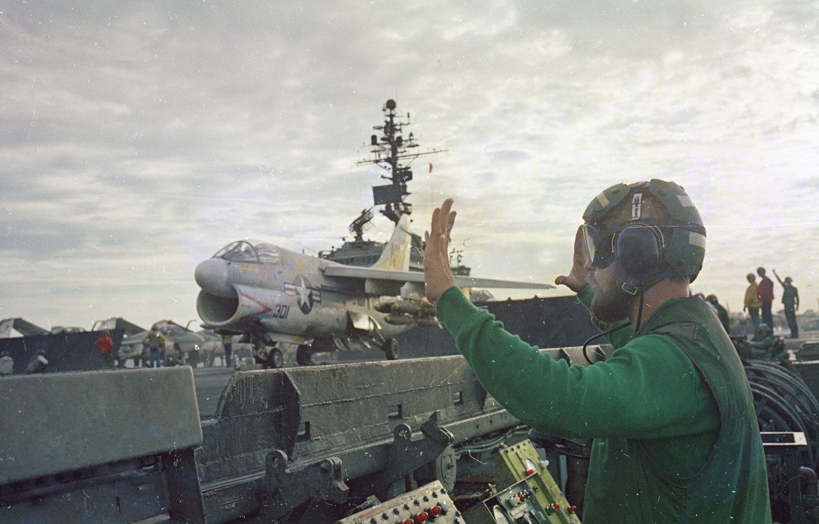 1600x1024 Kitty Hawk: US aircraft carrier, site of a 1972 race riot at sea, on way to scrapyard
