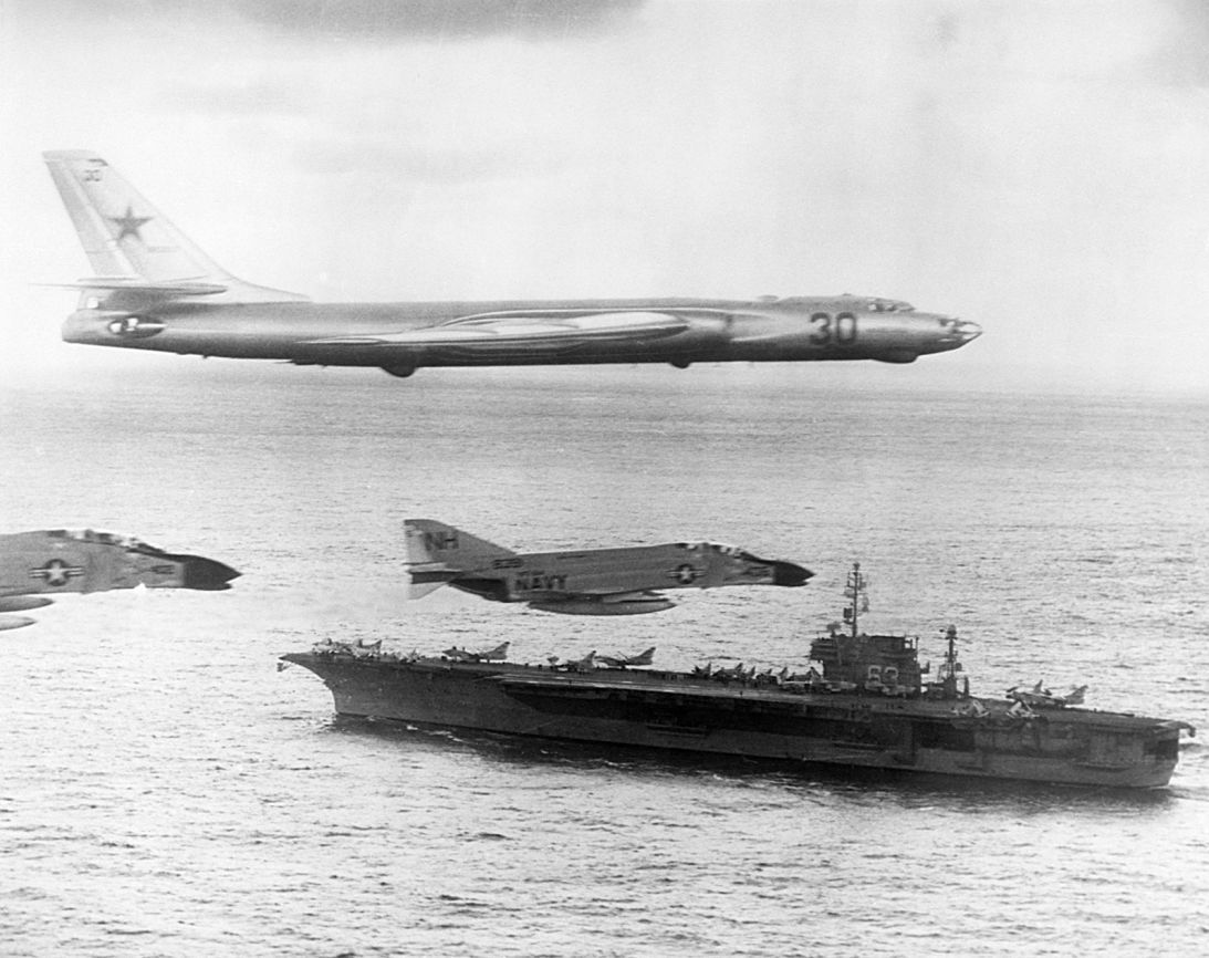 1093x866 Kitty Hawk: US aircraft carrier, site of a 1972 race riot at sea, on way to scrapyard