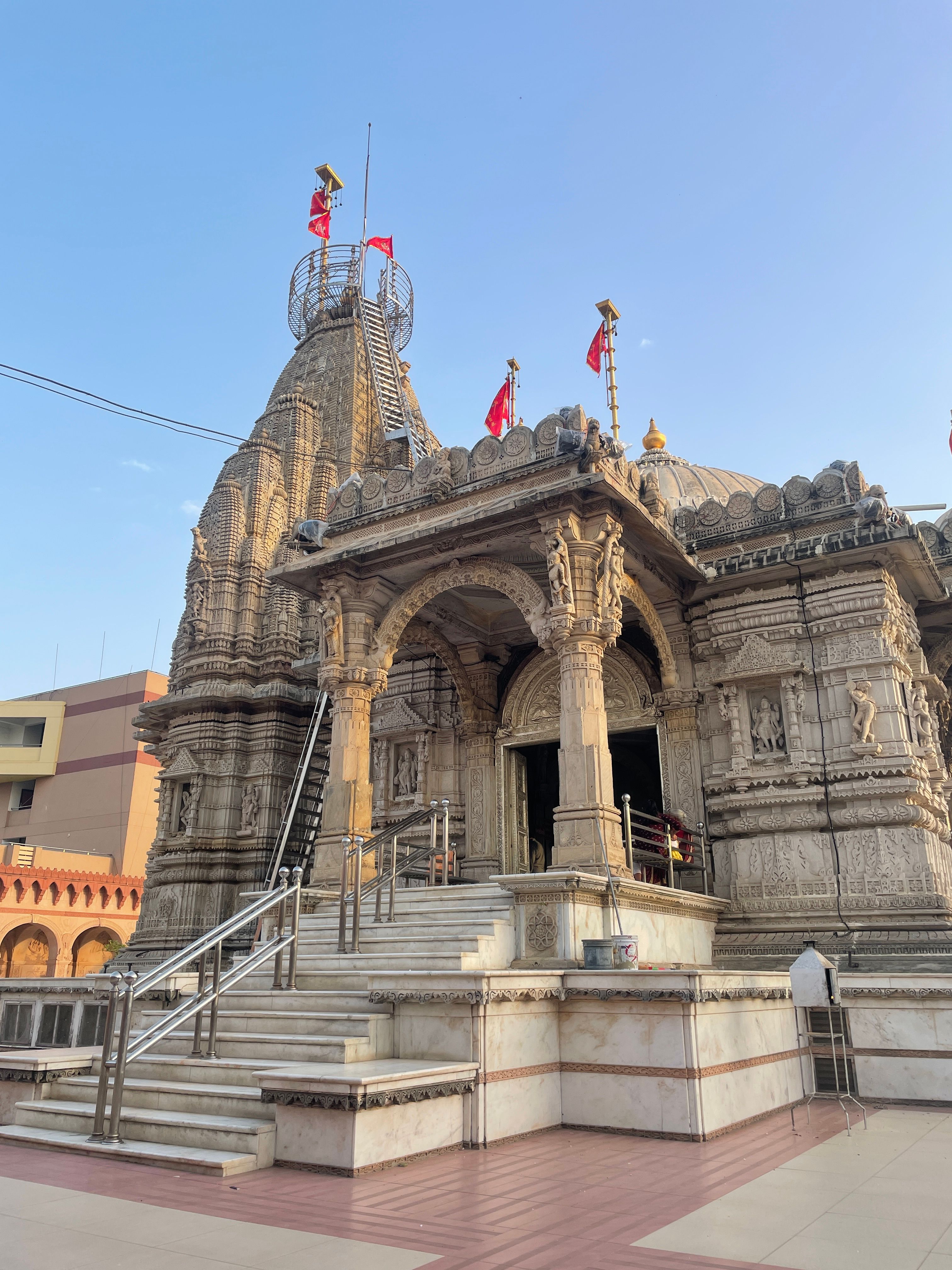 3024x4032 Garden and Shree Khodaldham Mandir behind · Free