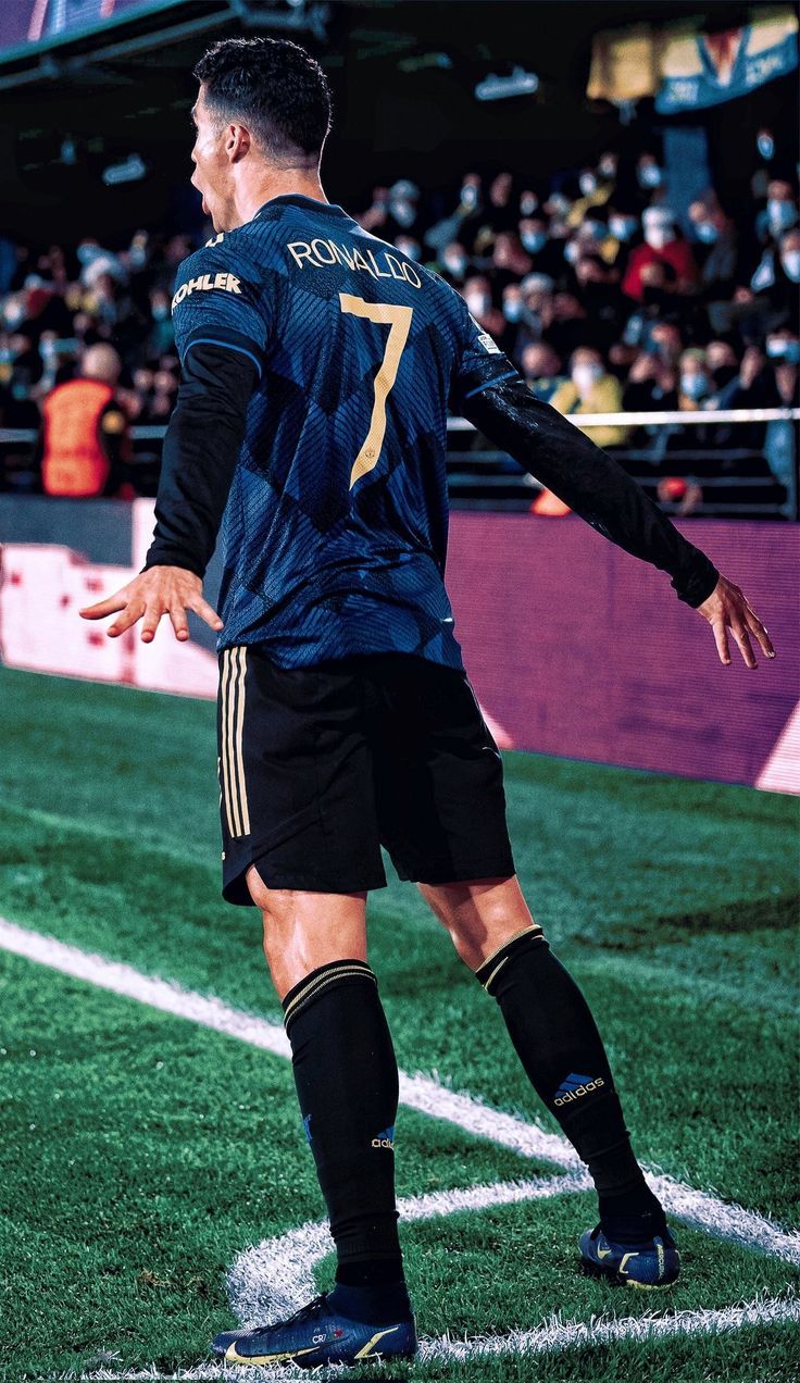 736x1272 Cristiano Ronaldo vs Villarreal wallpaper