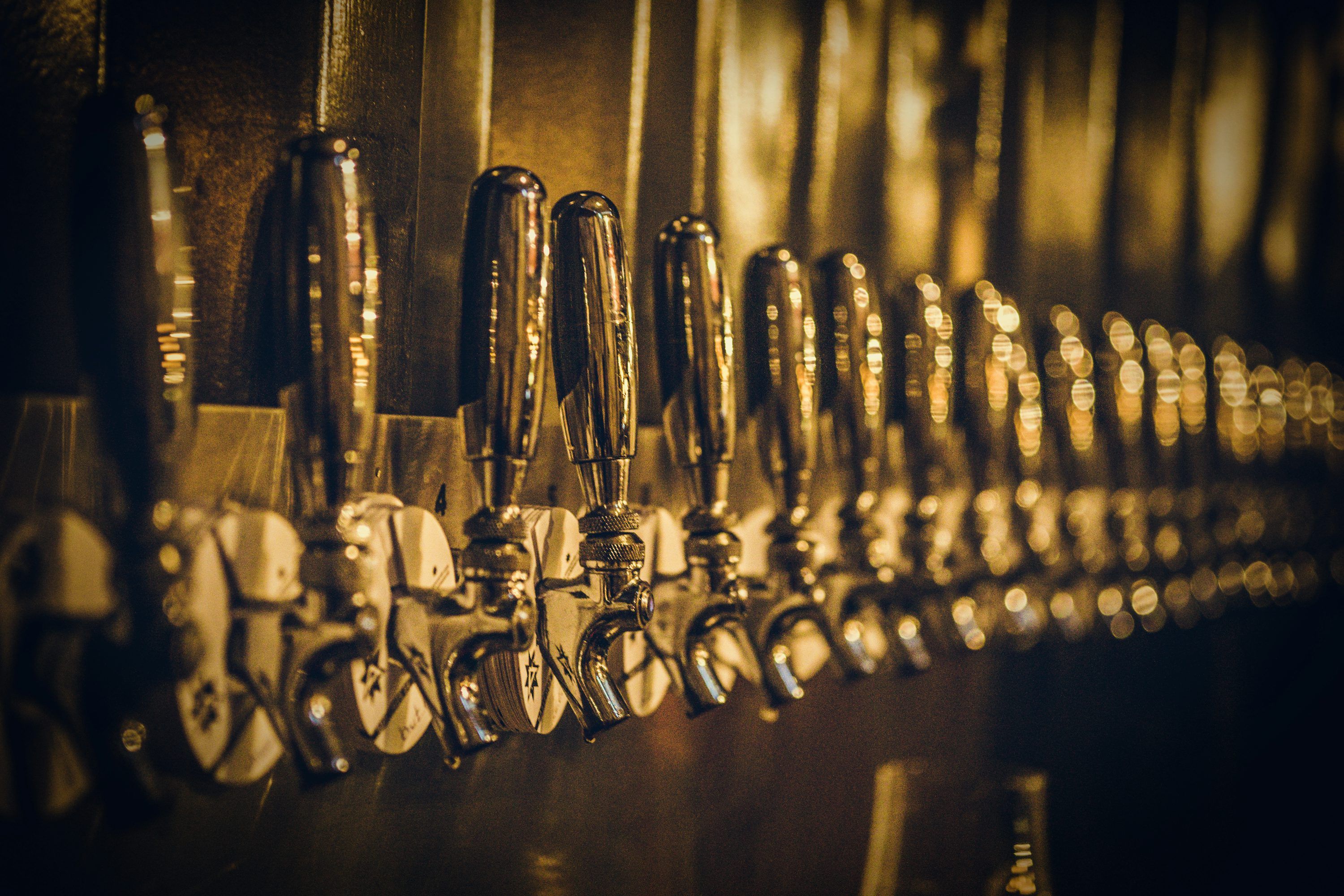 3000x2000 Beer Tap Picture. Download Free Image