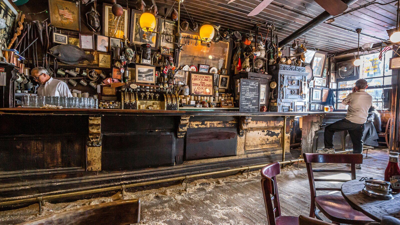 1600x900 New Year, Very Old Restaurants