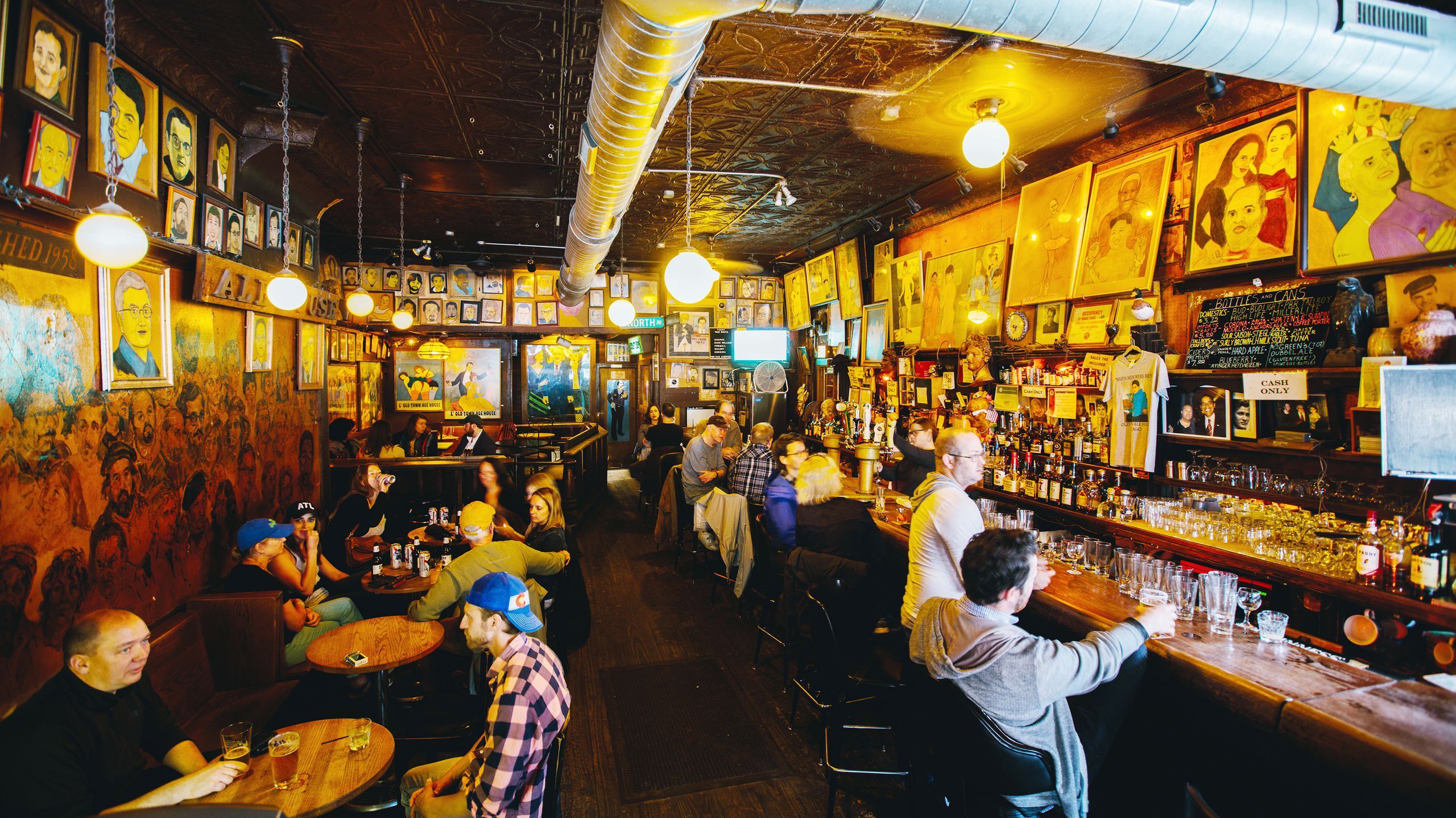 2560x1440 Old Town Ale House. Bon Appétit