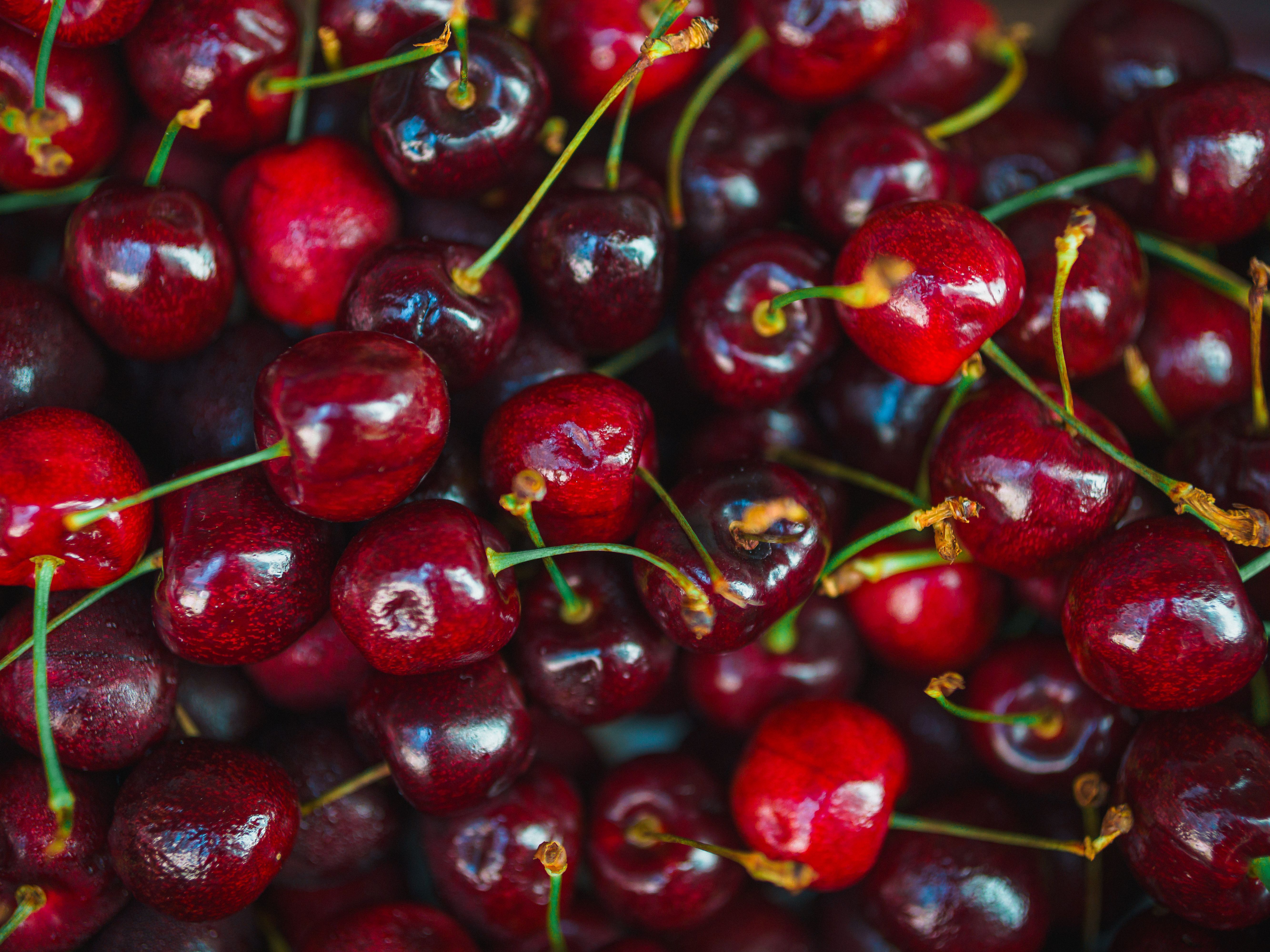 5333x4000 Vibrant Fresh Cherries on Display · Free