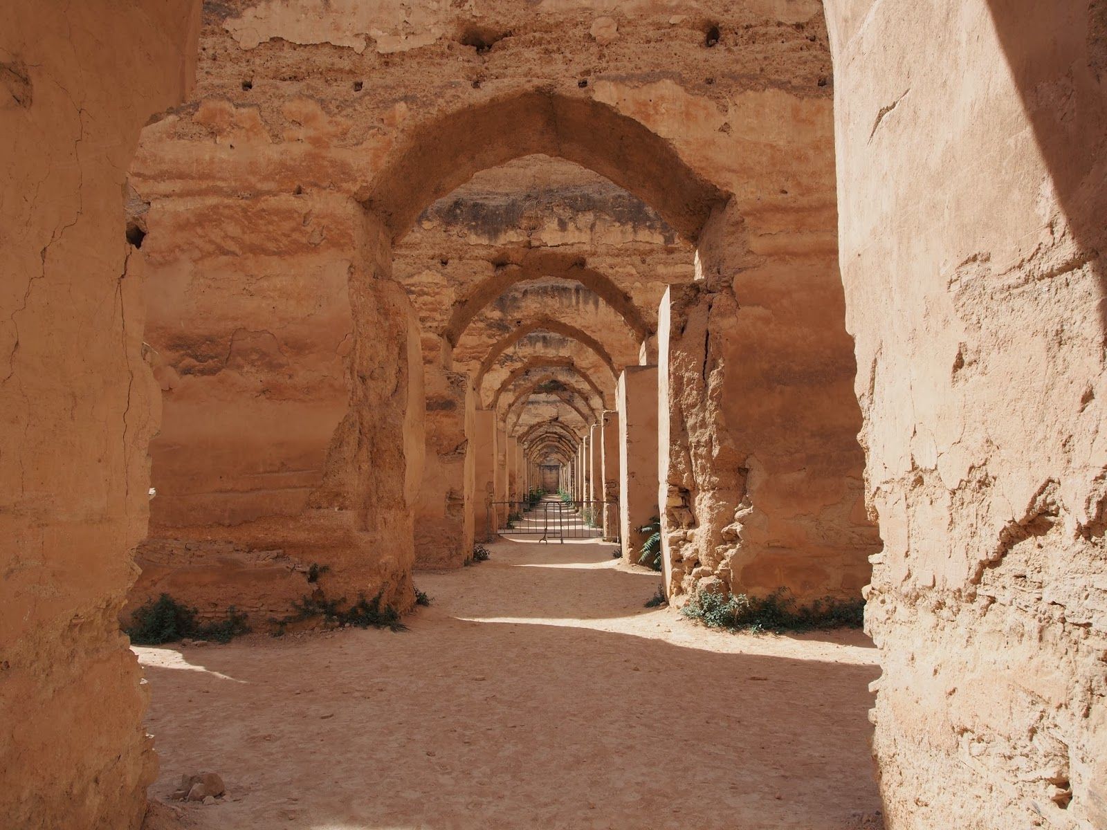 1600x1200 The Walls of Meknes