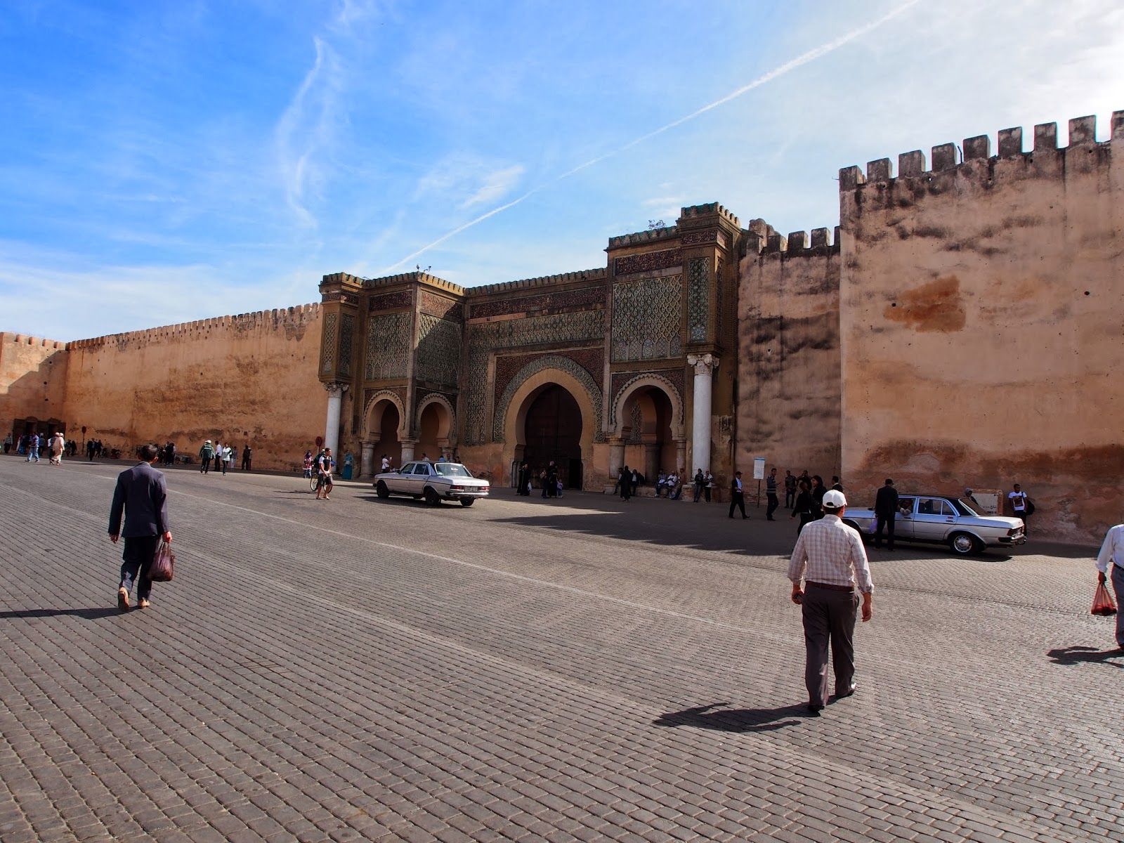 1600x1200 The Walls of Meknes