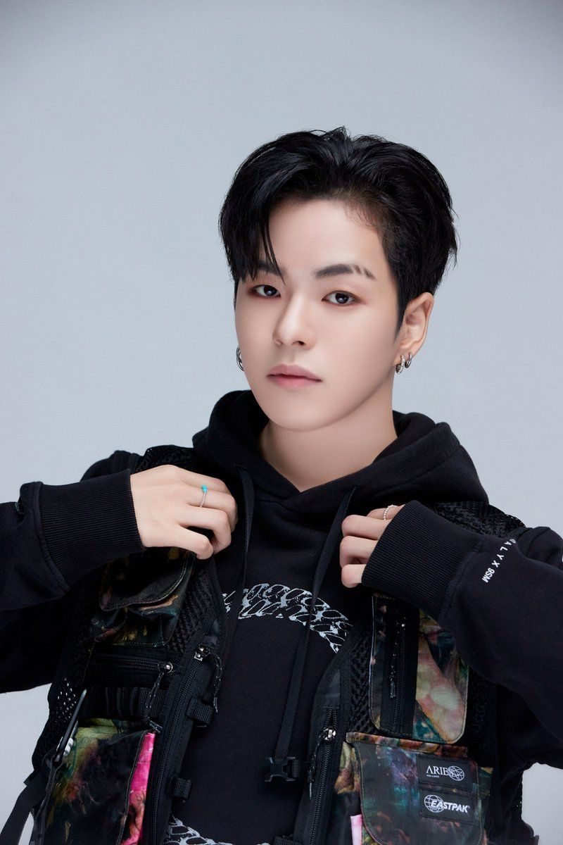 800x1200 TREASURE - '직진 (JIKJIN)' POSTER BONUS CUT <YOON JAE HYUK> #TREASURE #트레저 # YOONJAEHYUK #윤재혁 stMINIALBUM #THESECONDSTEP_CHAPTERONE #직진 #JIKJIN _6PM #YG