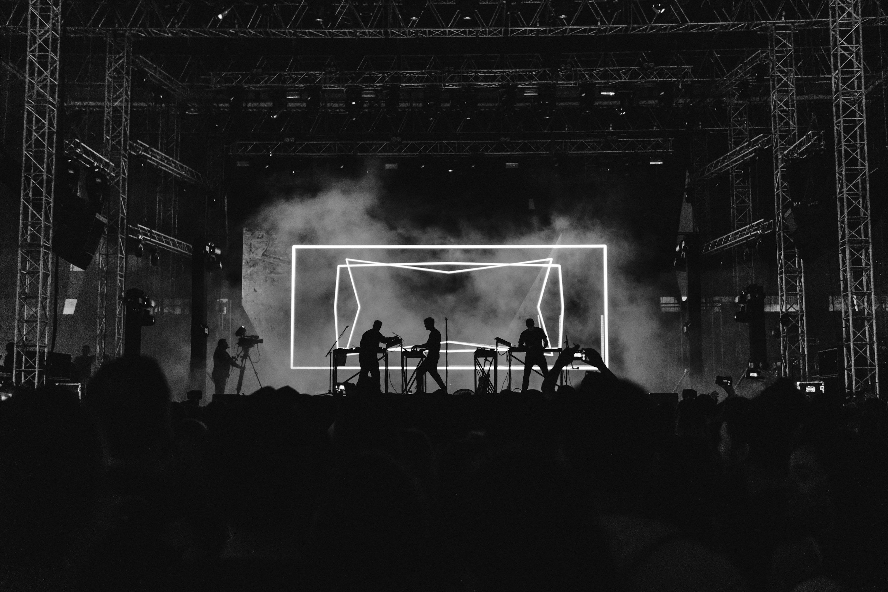 3000x2000 Silhouette photo of rock band on stage performing in front of audience photo