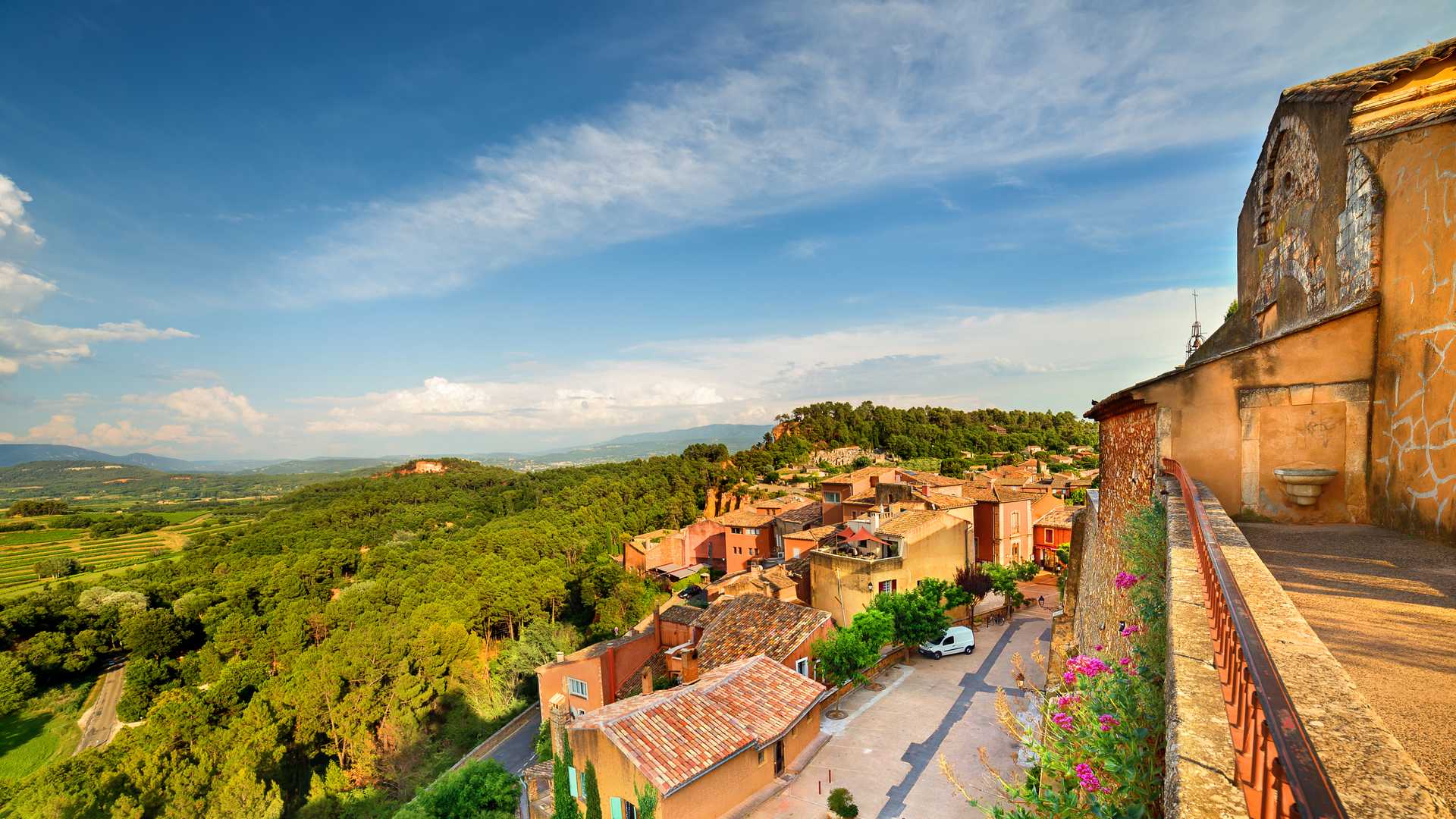 1920x1080 Visit Roussillon in the Luberon: ochre valley and Provençal market