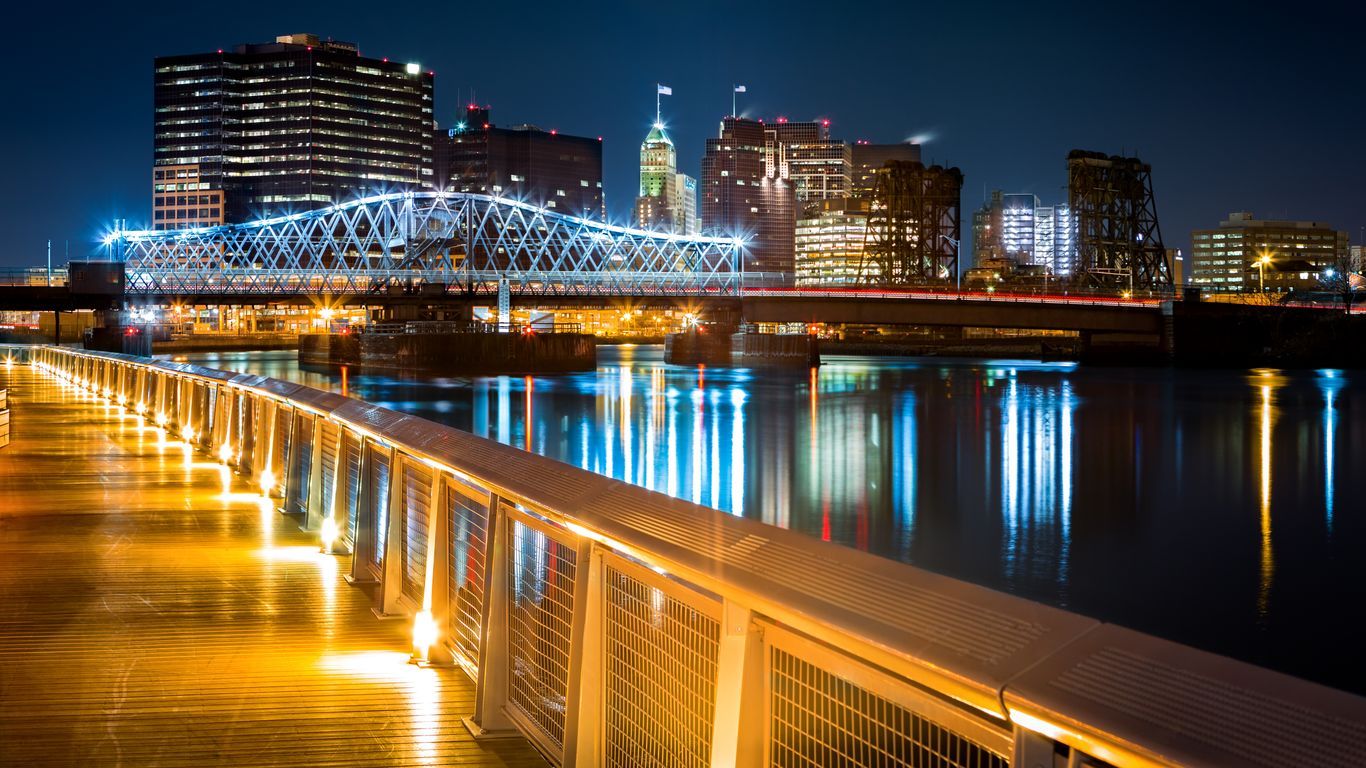 1366x768 C$ 337 CHEAP FLIGHTS from Fredericton to Newark Airport (YFC)