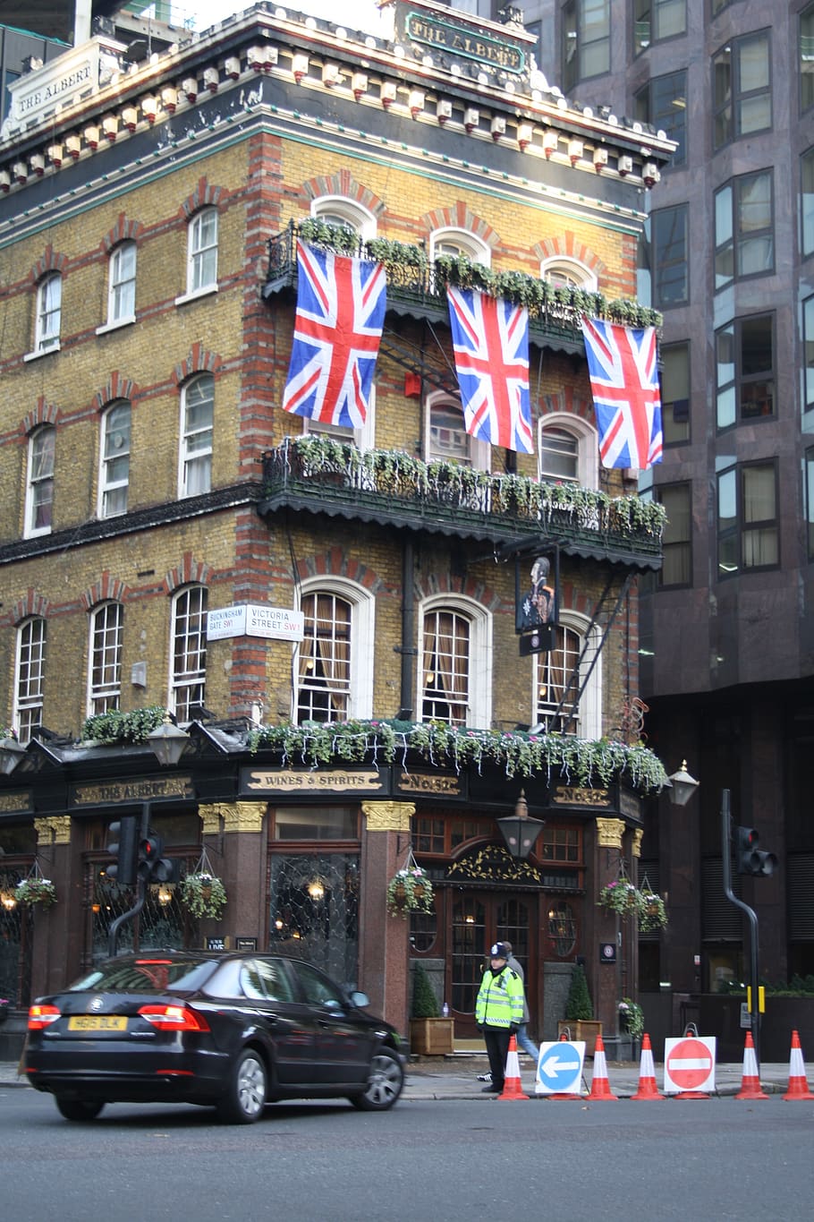 910x1365 HD wallpaper: london, city, pub, british, building, architecture, building exterior