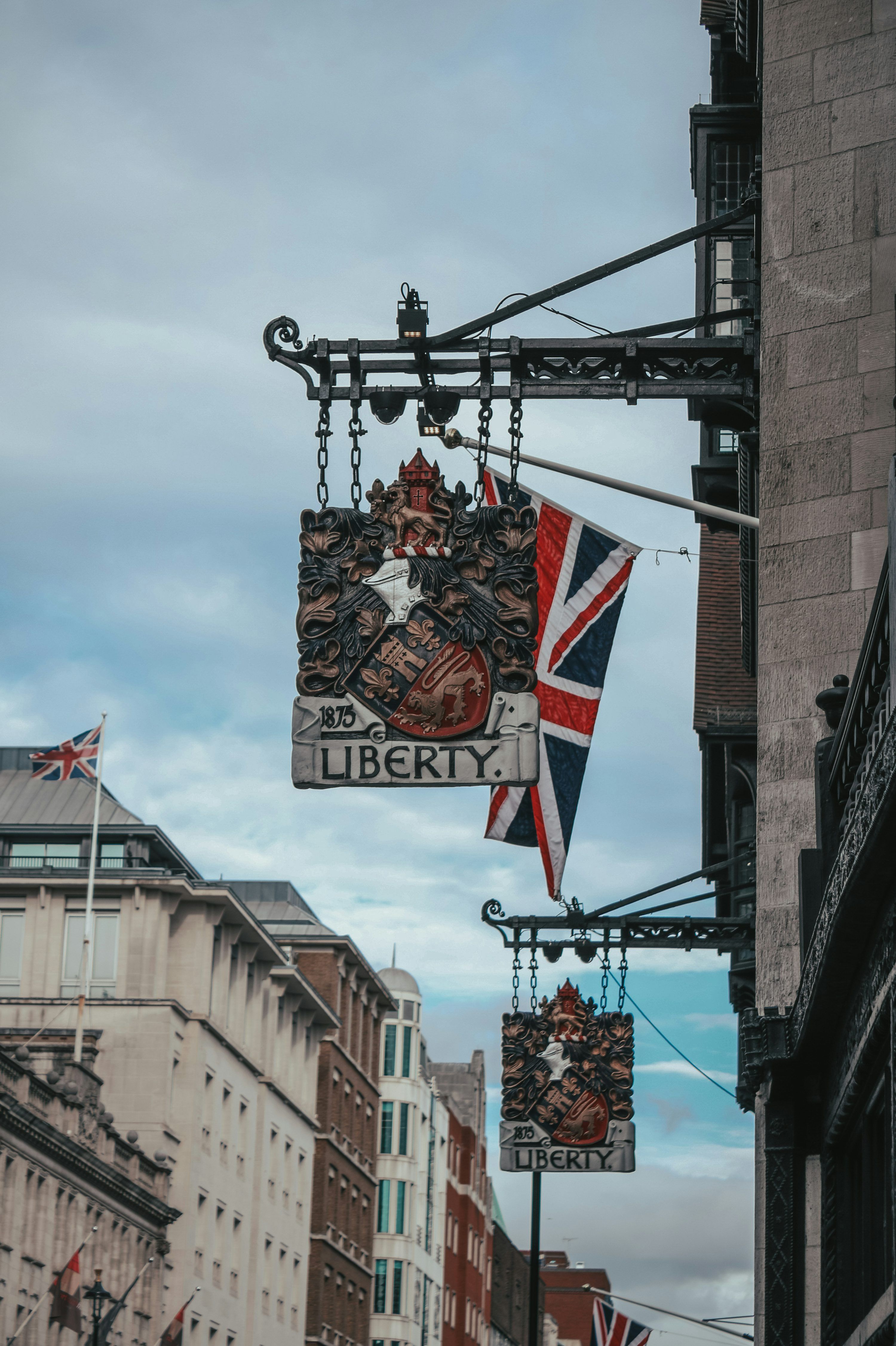 3000x4502 British Pub Picture. Download Free Image