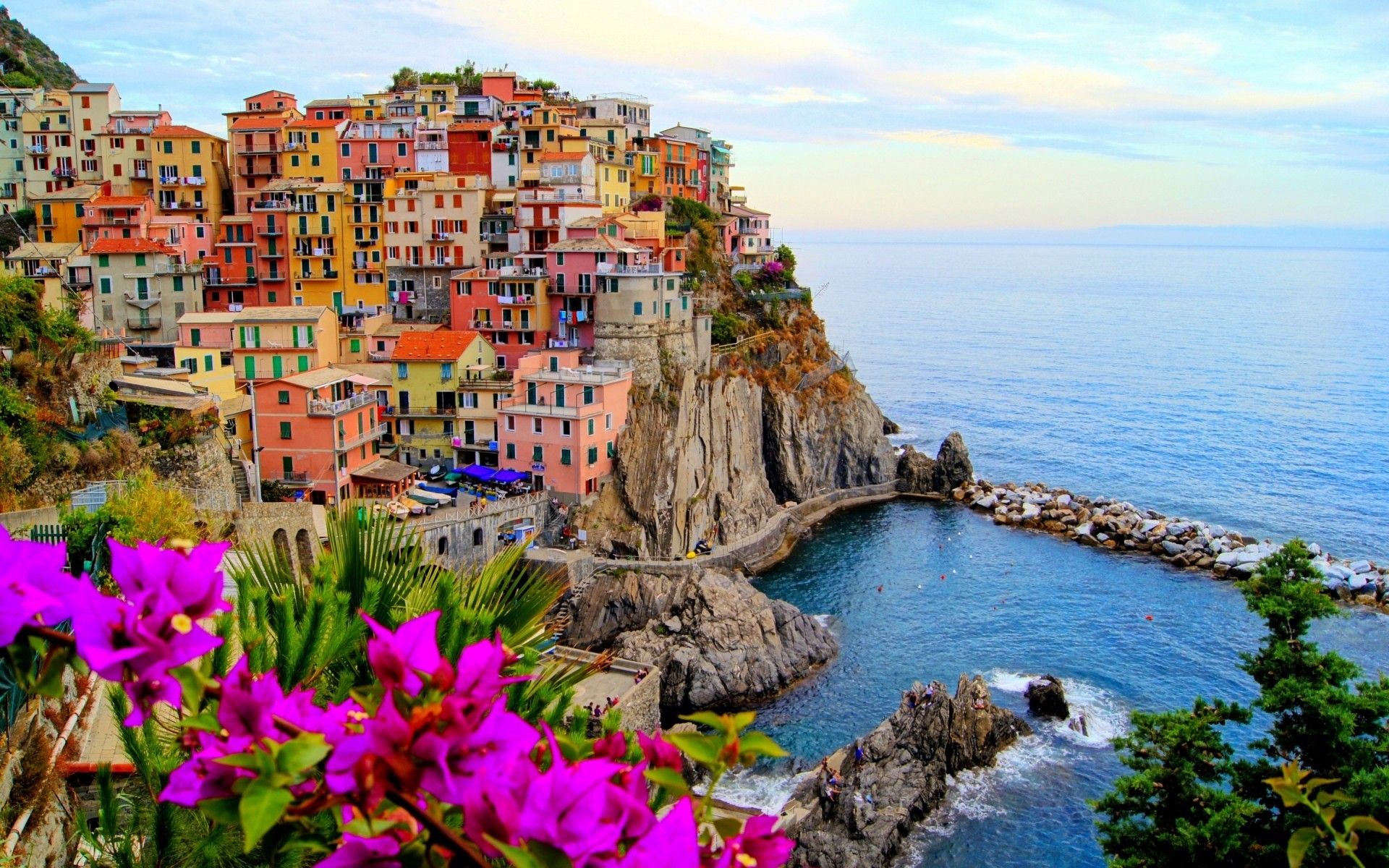 1920x1200 The Bay Of A Small Town In Italy In