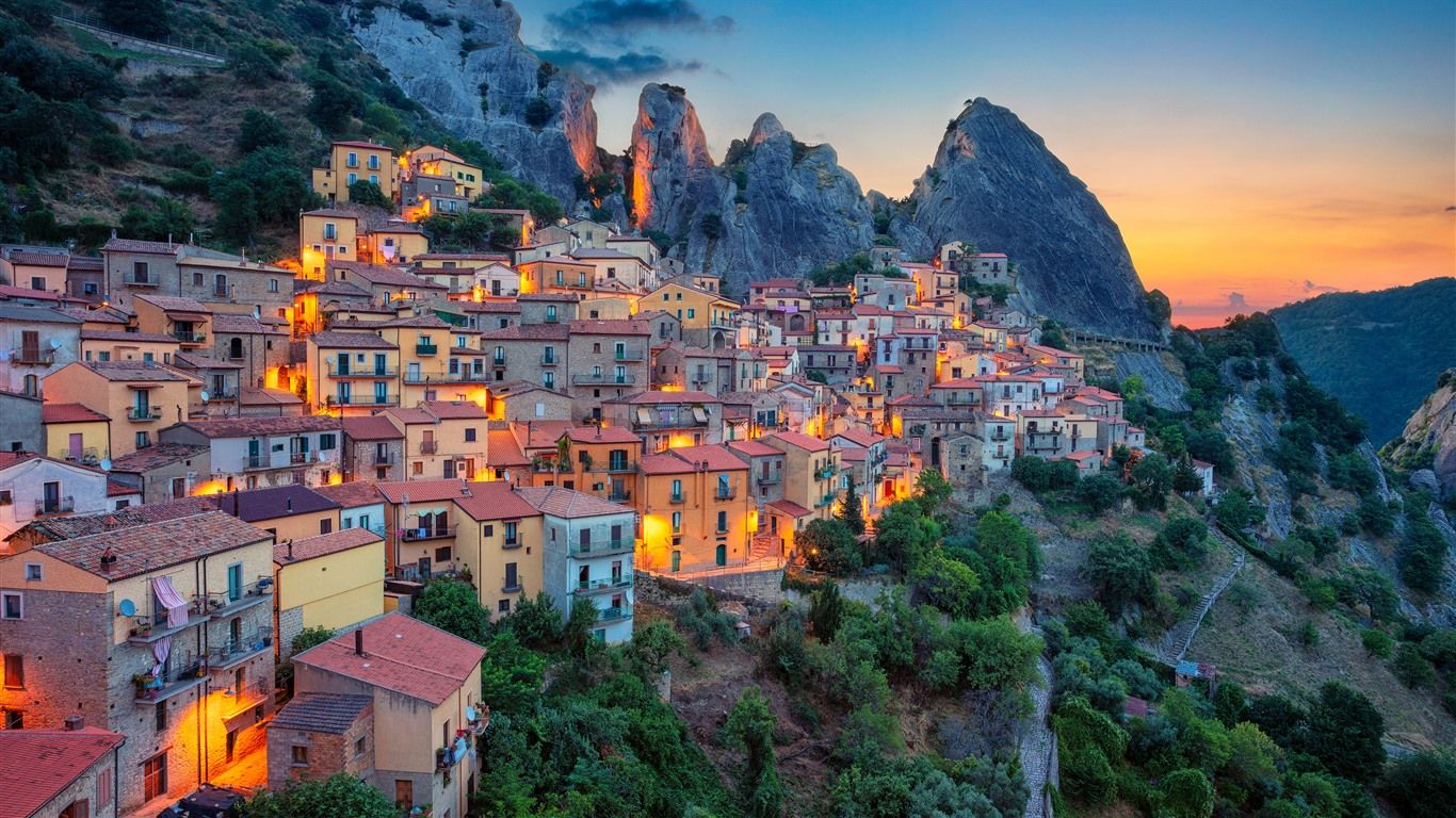 1366x768 Town Castel Mazzano Sunrise Summer Italy Bing 4K