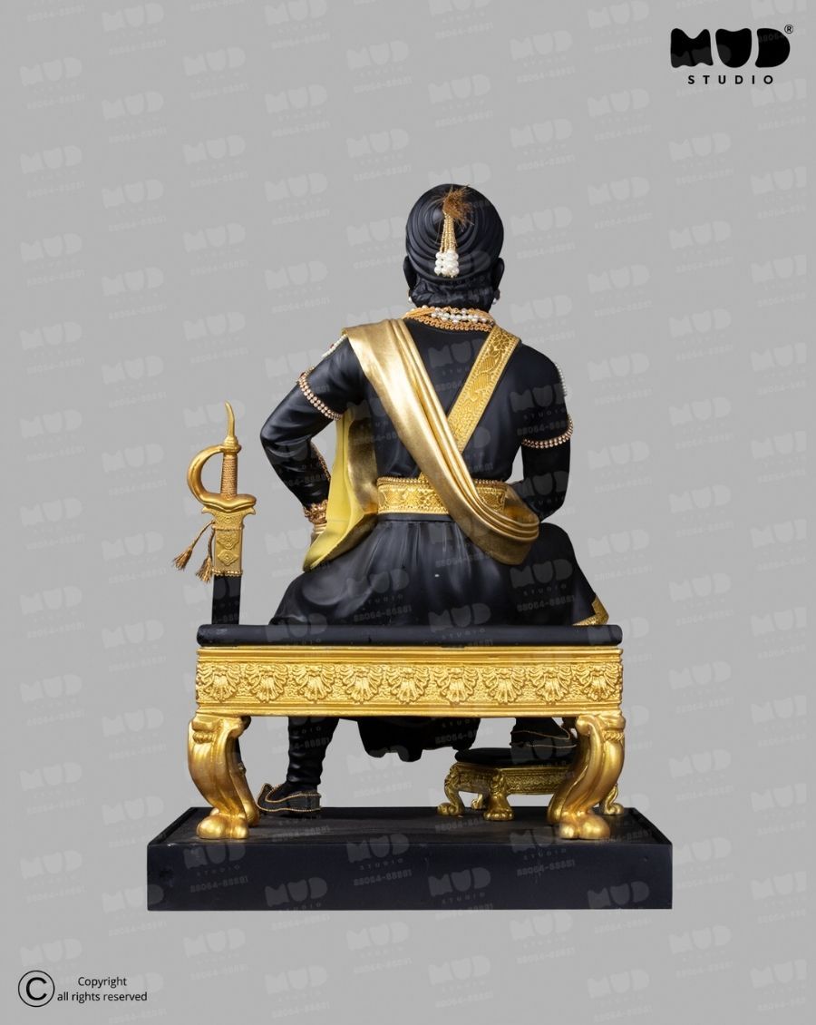 900x1130 JANATA RAJA ON STOOL (Black Golden)