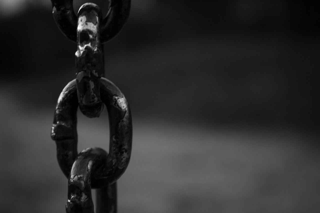 1280x853 chain #closeup #macro #zoom #minimalism #minimal #minimalmood