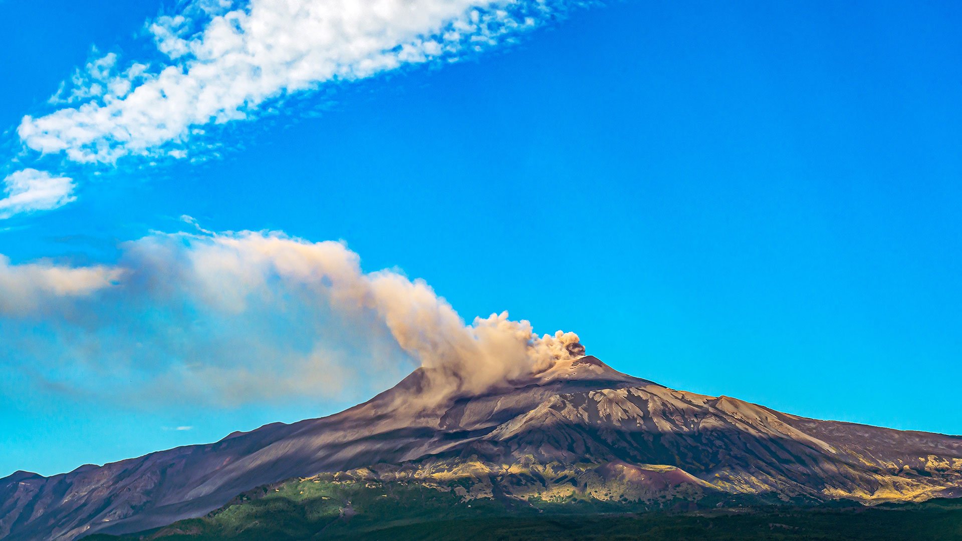 1920x1080 Monitoring Mount Etna for more than 20 years