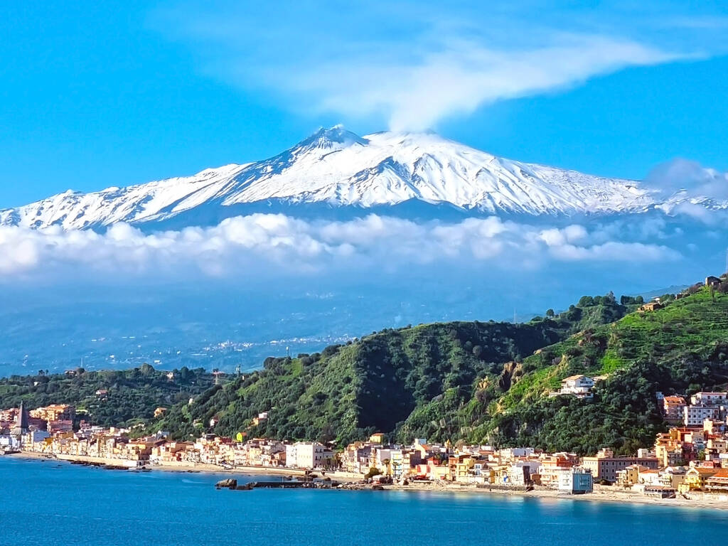 1024x768 Volcano Etna UNESCO World Heritage in Sicily ☀ seaside vacations