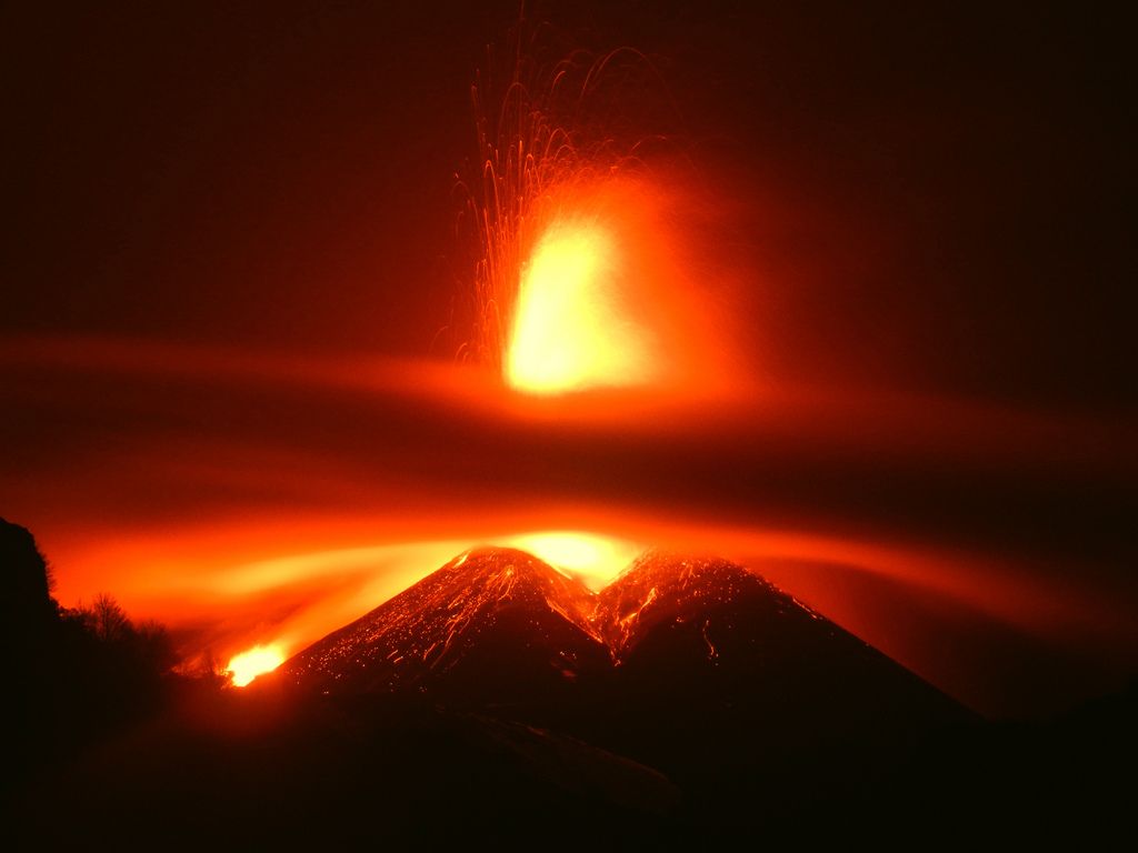 1024x768 Why Does Italy's Mount Etna Keep Erupting?
