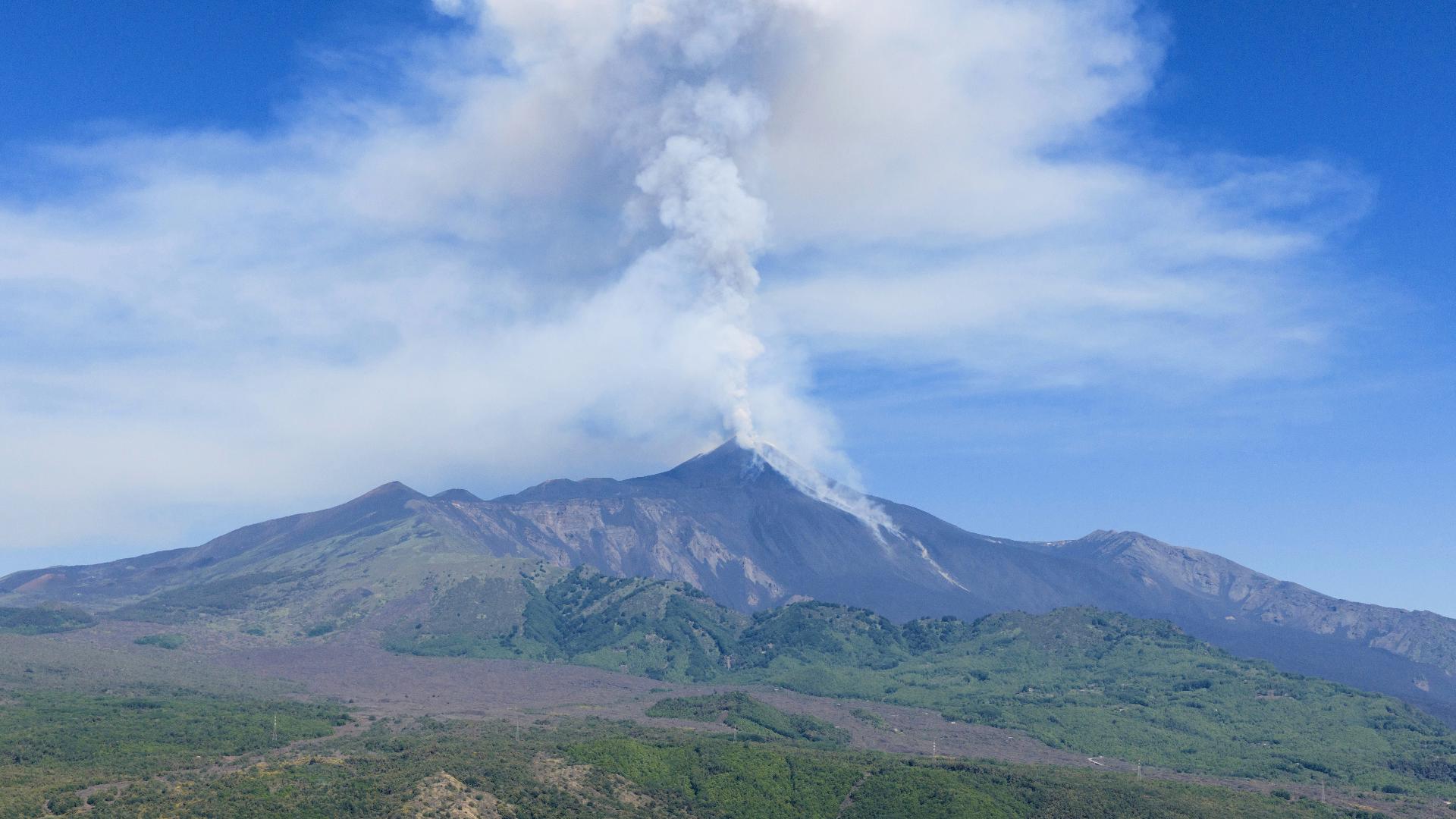 1920x1080 Sicily's Mount Etna erupts in a fiery show of smoke and ash miles high